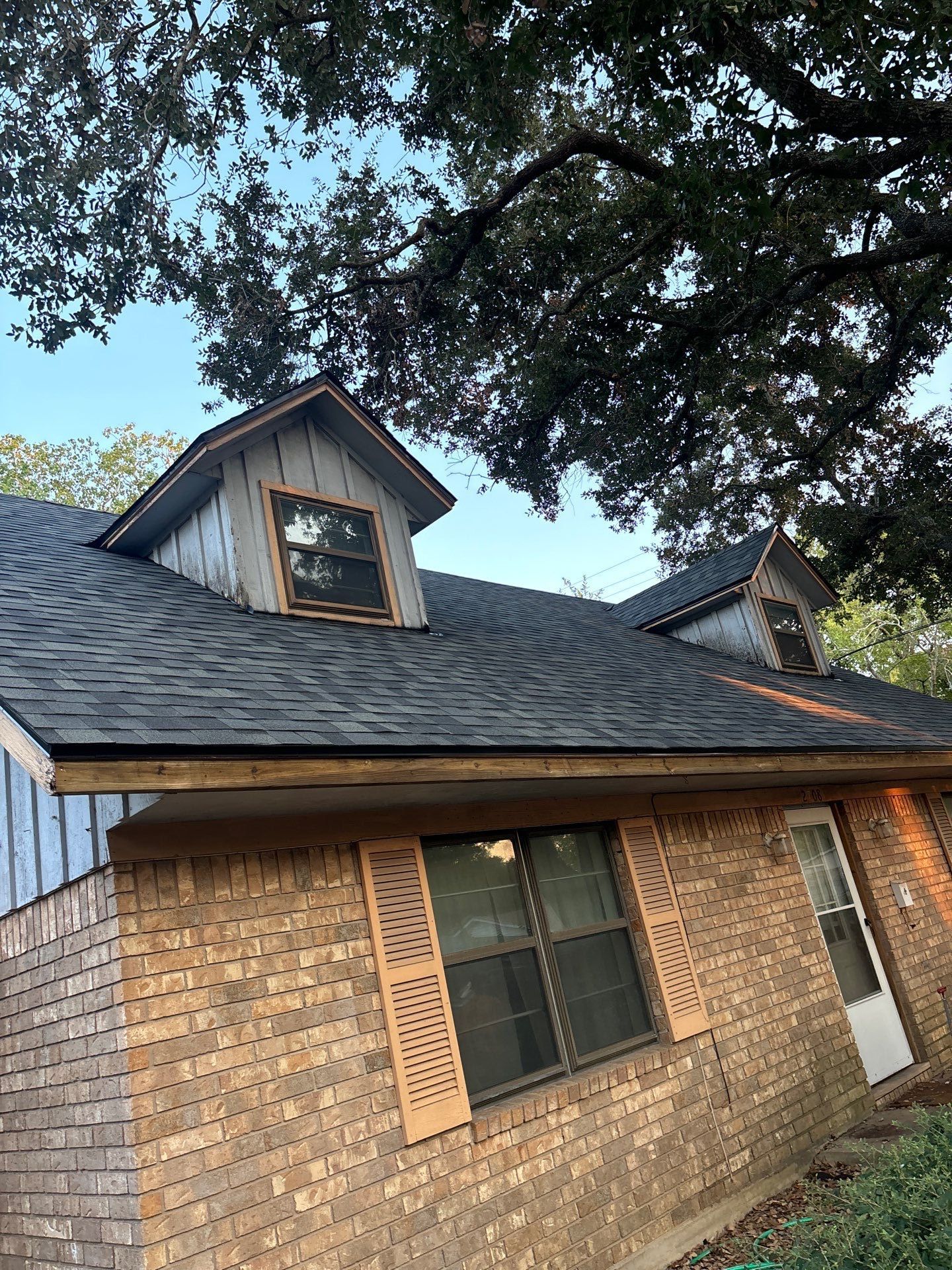 Residential Roofing Installation using Owen's Corning Duration (Lifetime) Shingles by Roof Repair Company