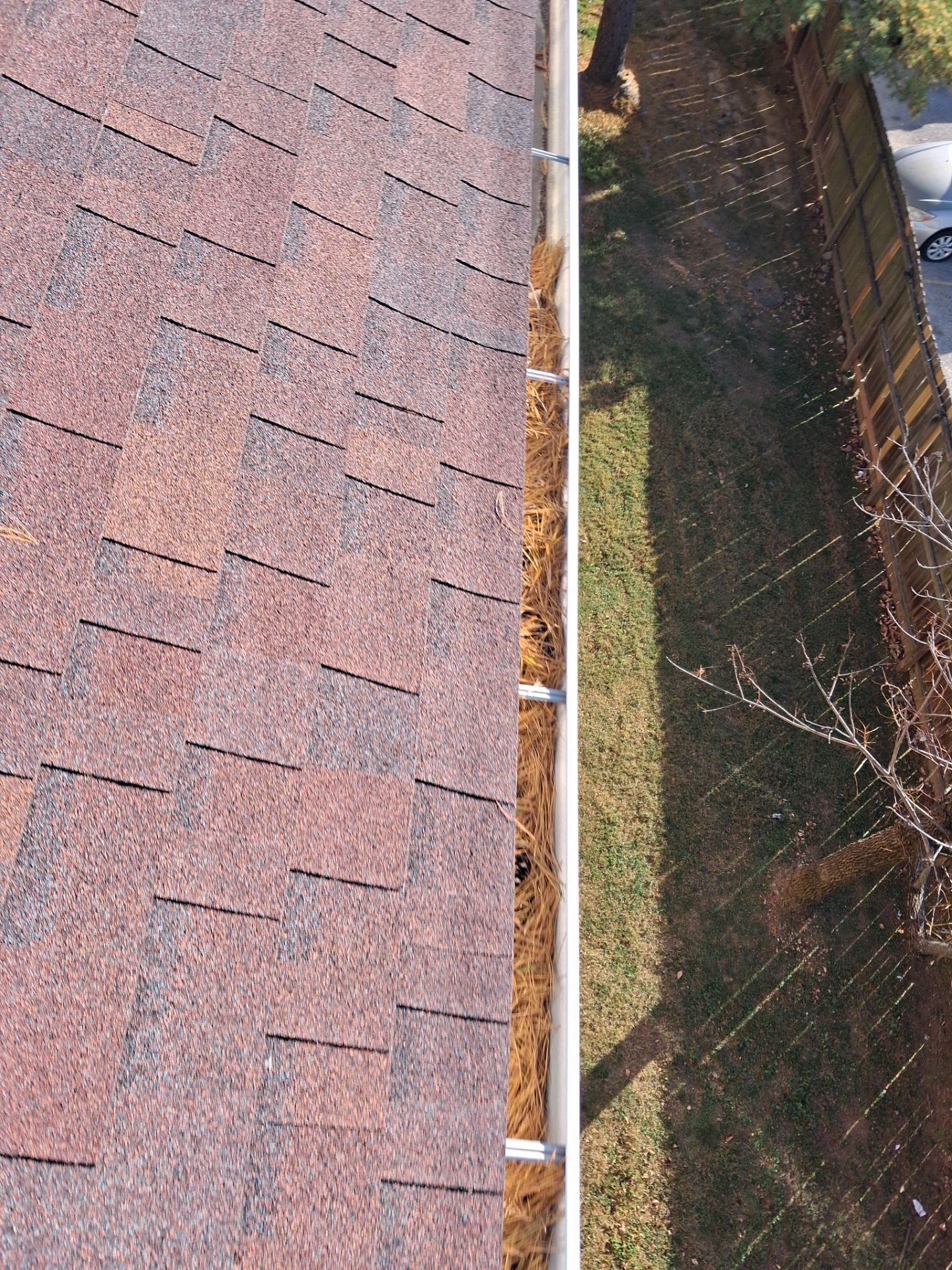 Commercial gutter cleaning Georgia before photo with filled gutters