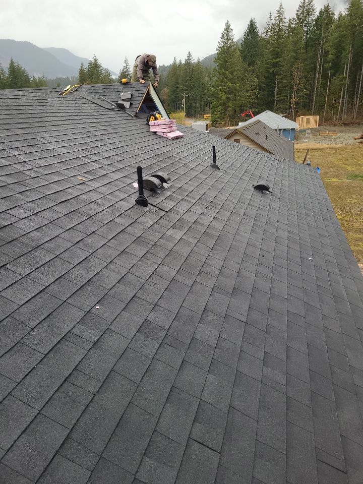 Residential Roofing Installation using OC Oakridge shingles by Top Notch Roofing Inc