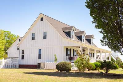Arctic White Hardie Board & Batten 