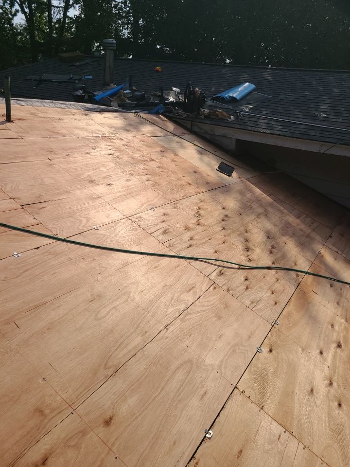 Vienna: CertainTeed Landmark Pro Architectural Shingles in Max Def Pewterwood by RM Banning, Inc.