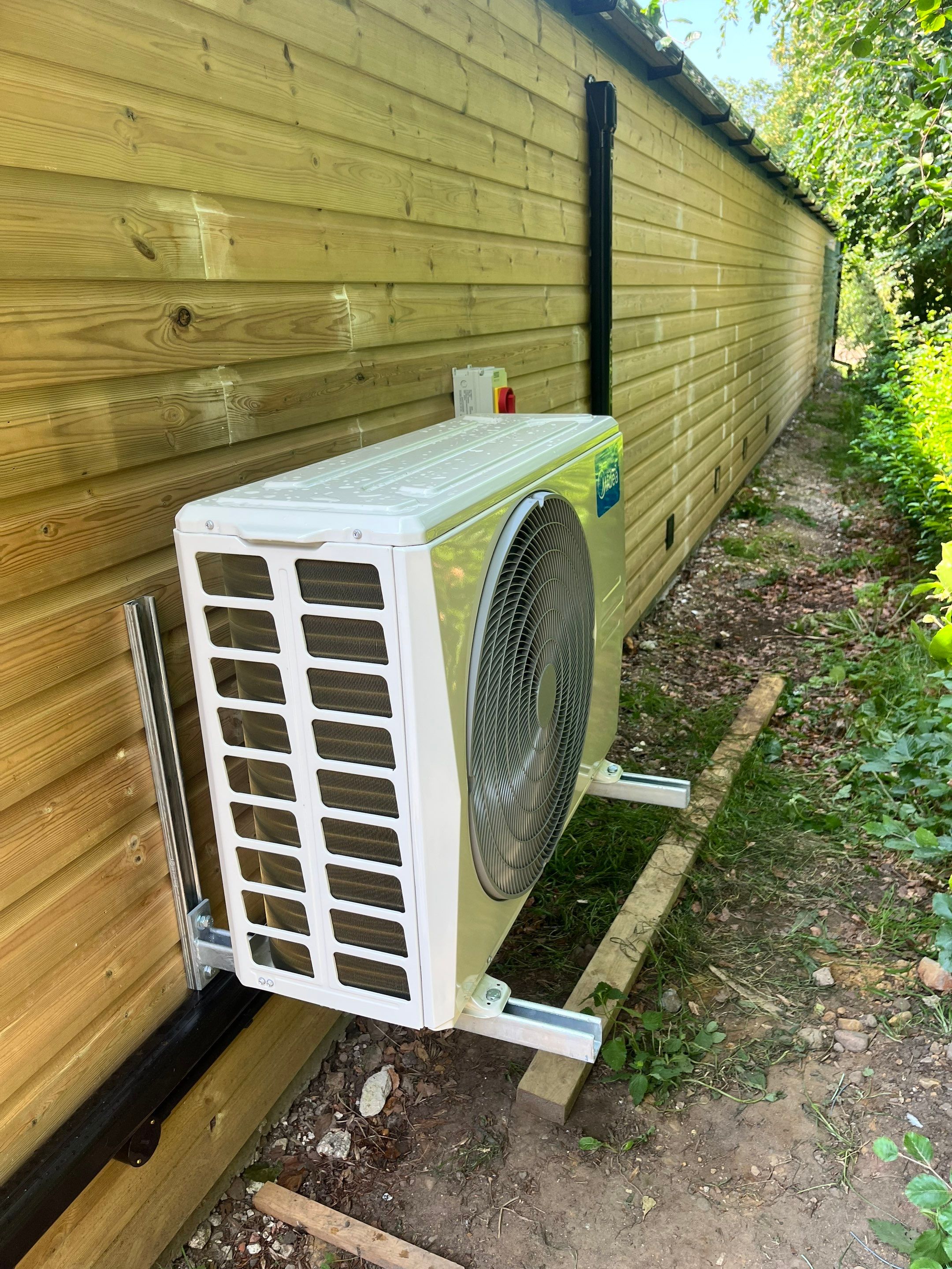 🐾 Purr-fect Climate Control Installed at a Local Cattery! ❄️🔥 by Elite Services Group Ltd