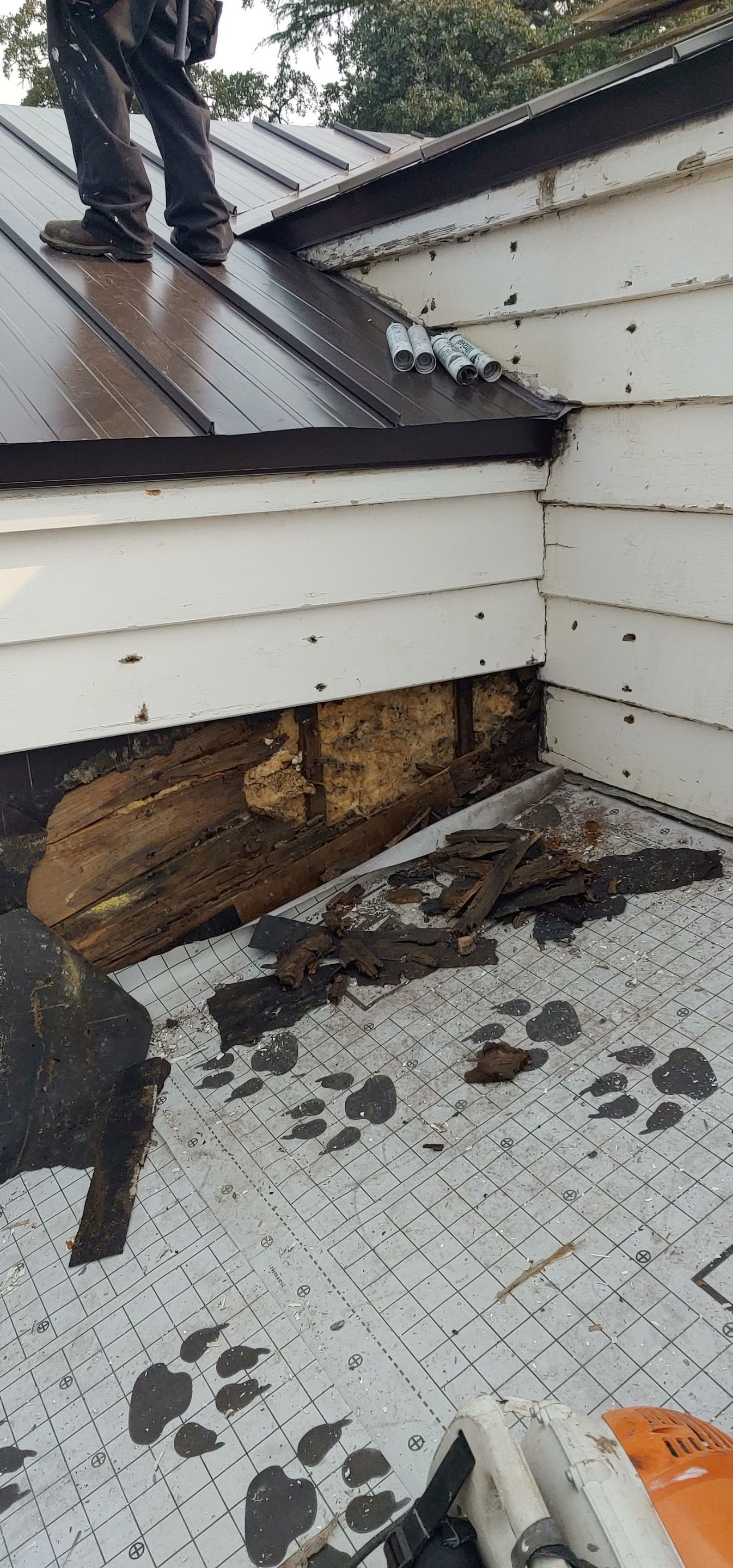 Residential Roofing Installation using Standing seam metal roofing system by Straight Edge Roofing Inc