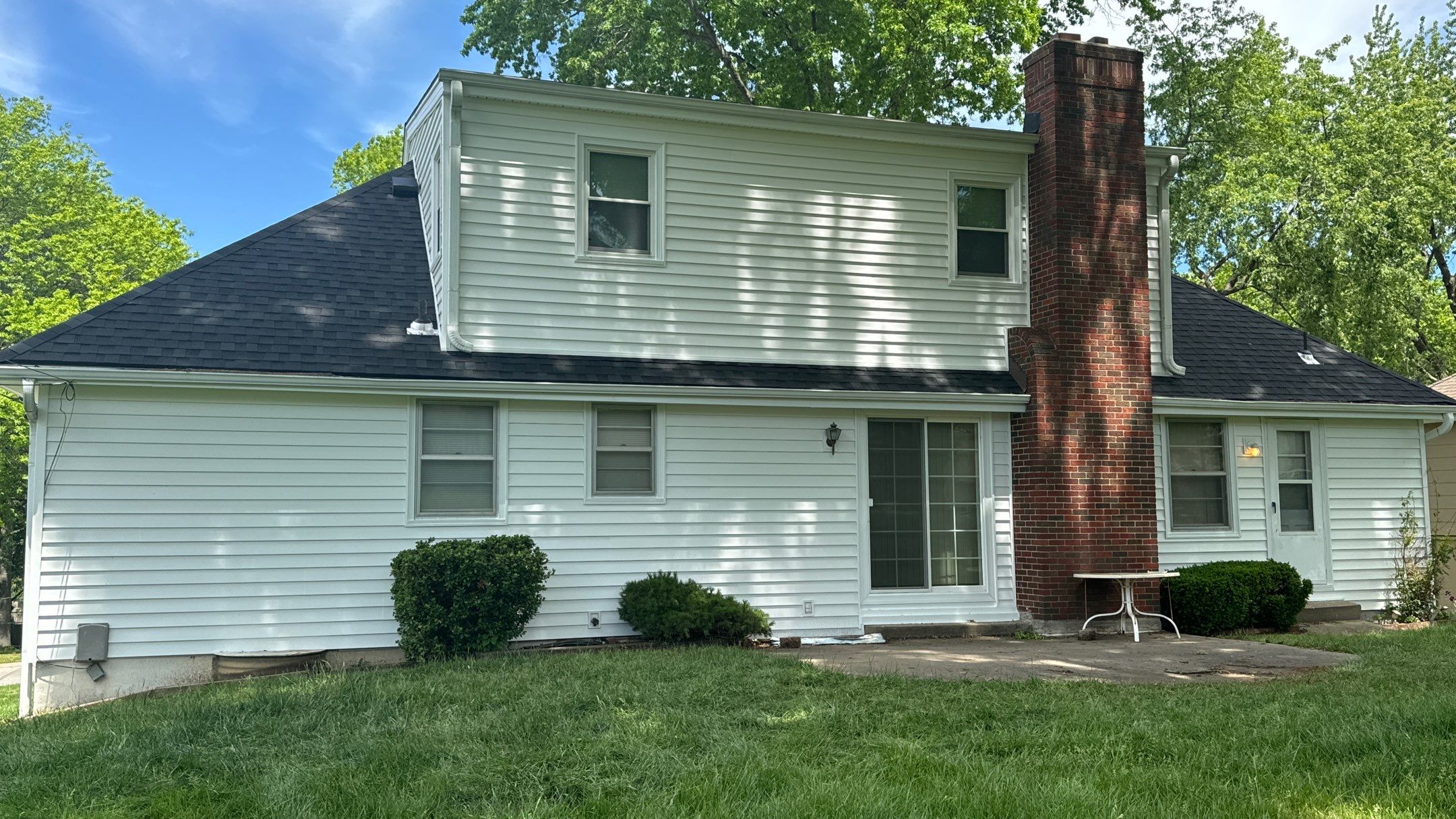 Siding Installation using White Market Square by EEC Windows, Siding & Roofing