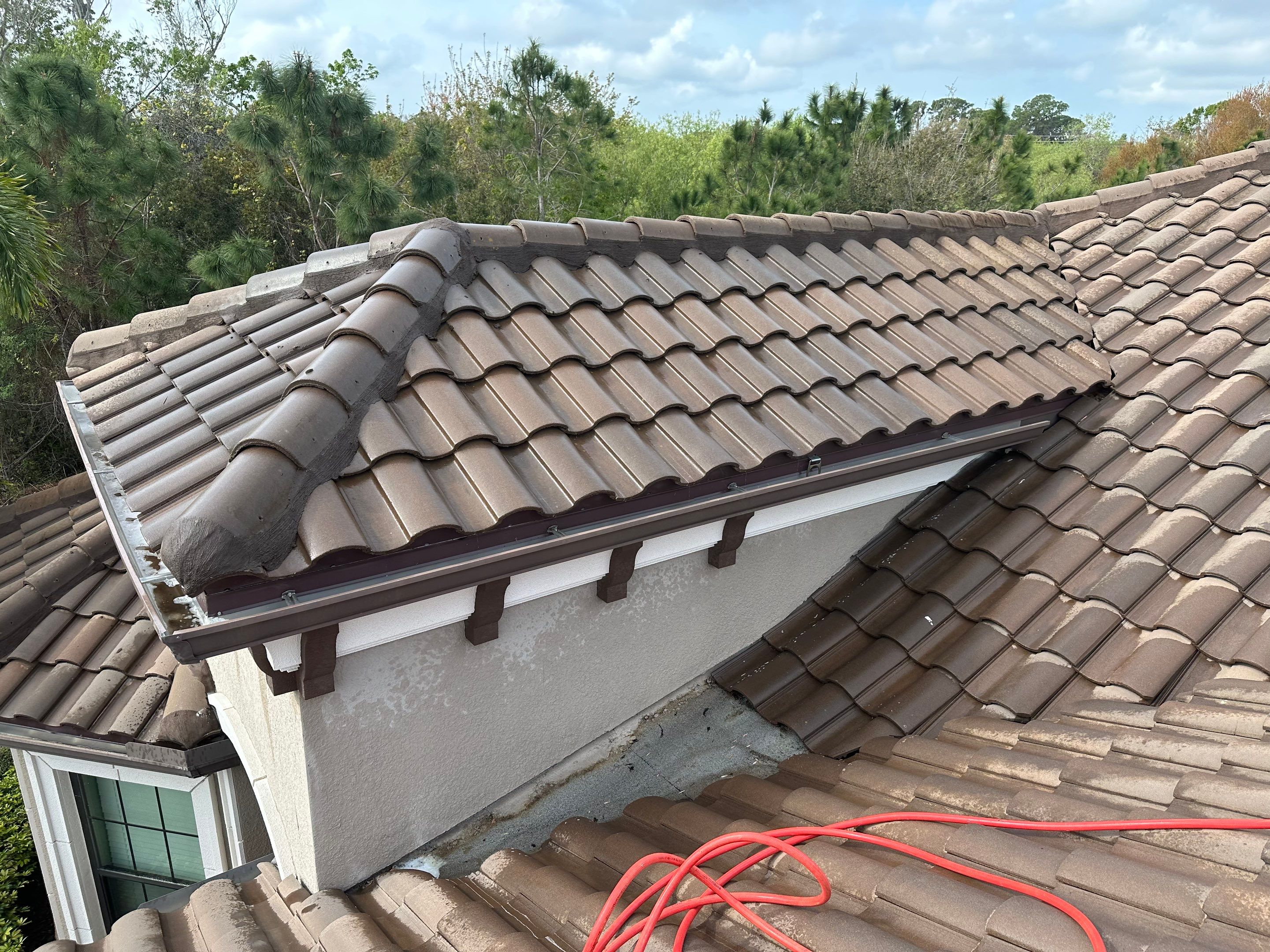 Concrete Tile Roof, Paver Pool Deck, Screen Enclosure & Driveway Cleaning in Artisan Lakes Esplanade, Palmetto, FL | Sunshine AquaWash by Sunshine AquaWash