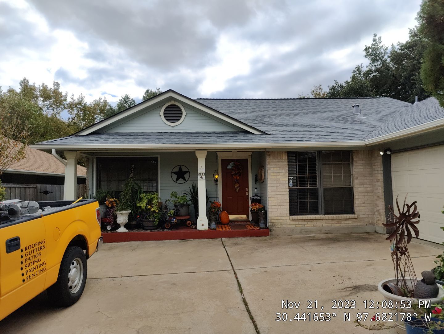 Residential Roofing Installation using Owens Corning Oakridge Estate Grey by DeZign Roofing & Exteriors