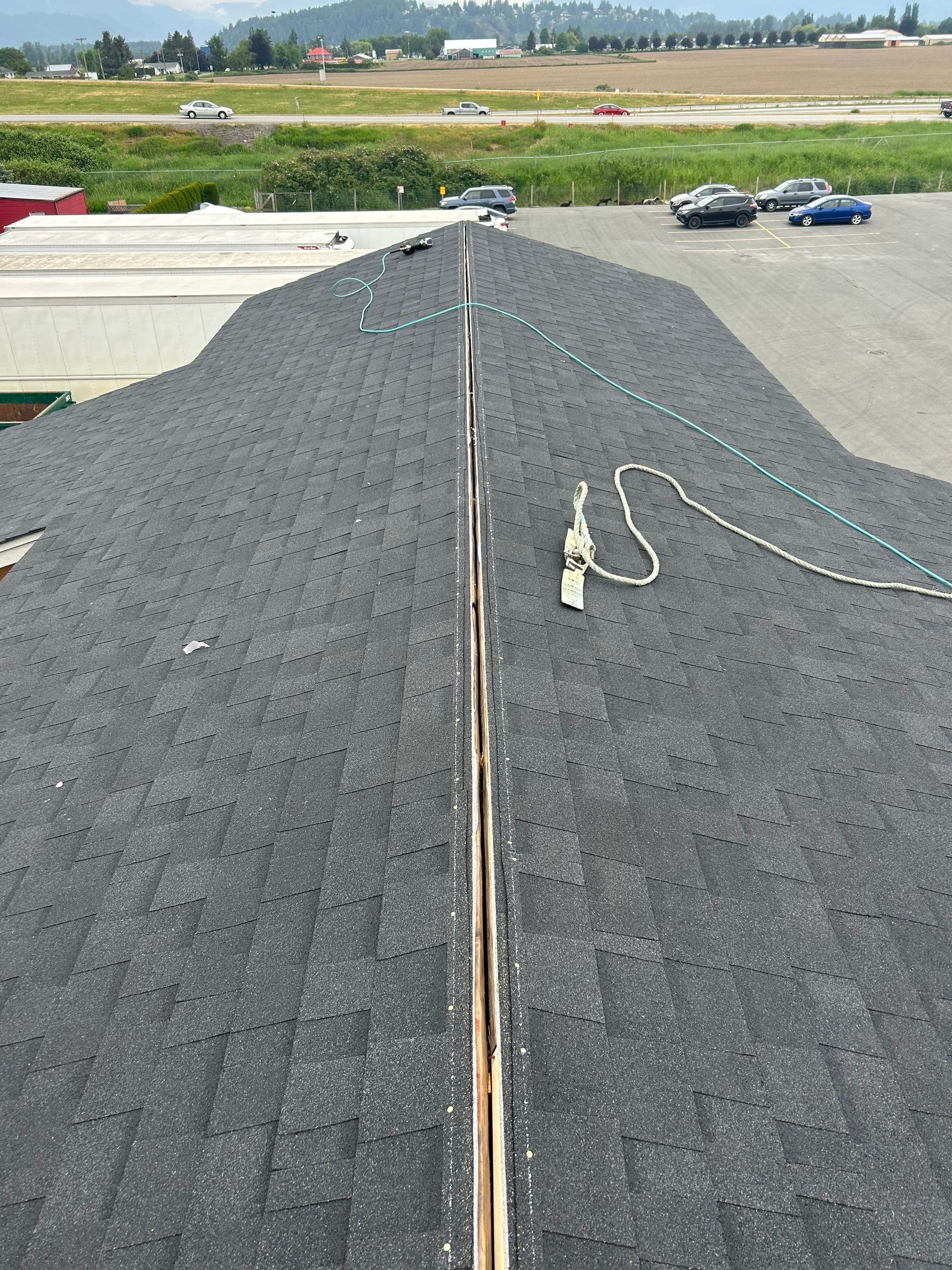 Residential Roofing Installation using OC Oakridge shingles by Top Notch Roofing Inc
