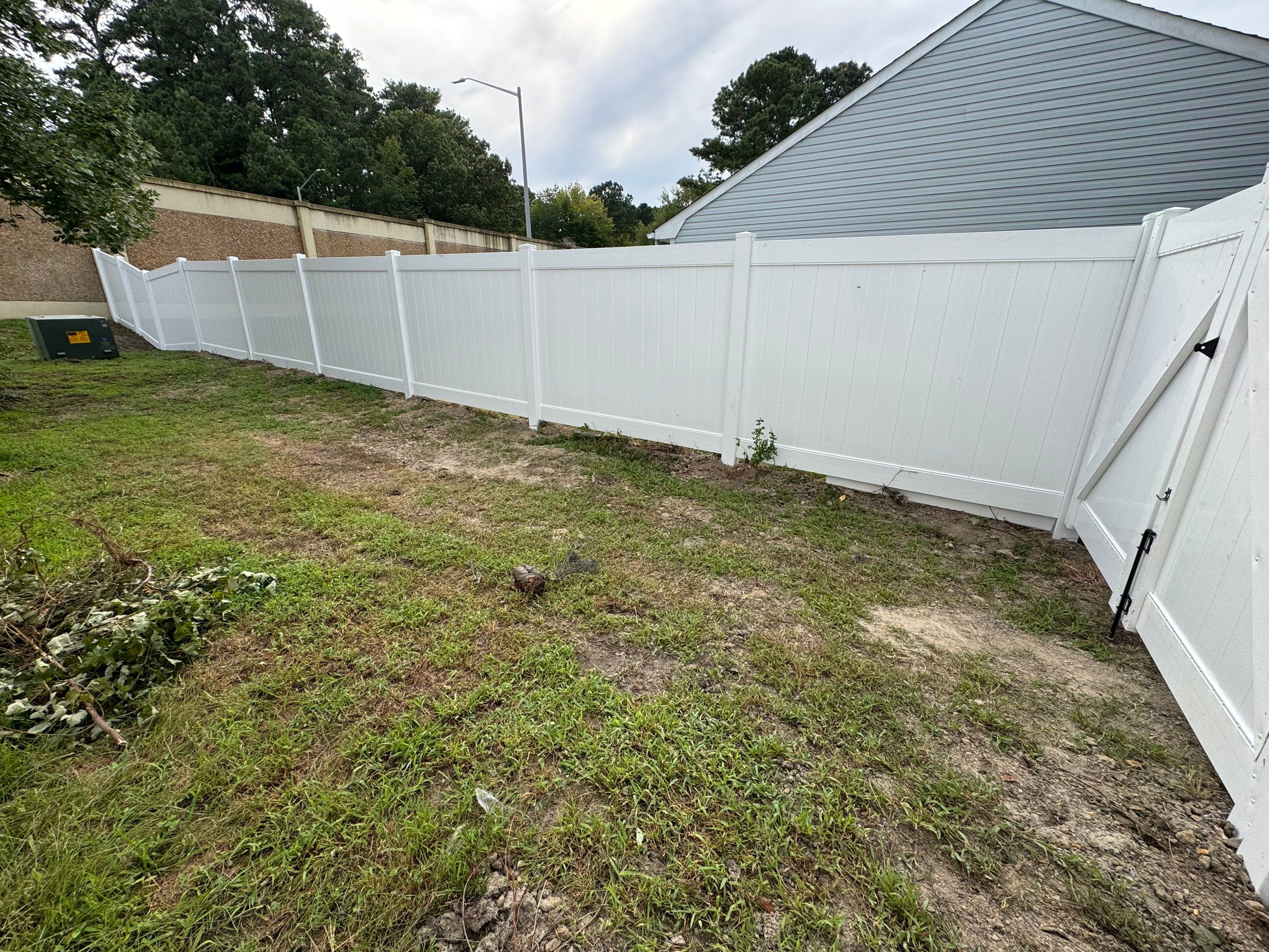The Smart Choice in Fencing by Tidewater Trim & Deck