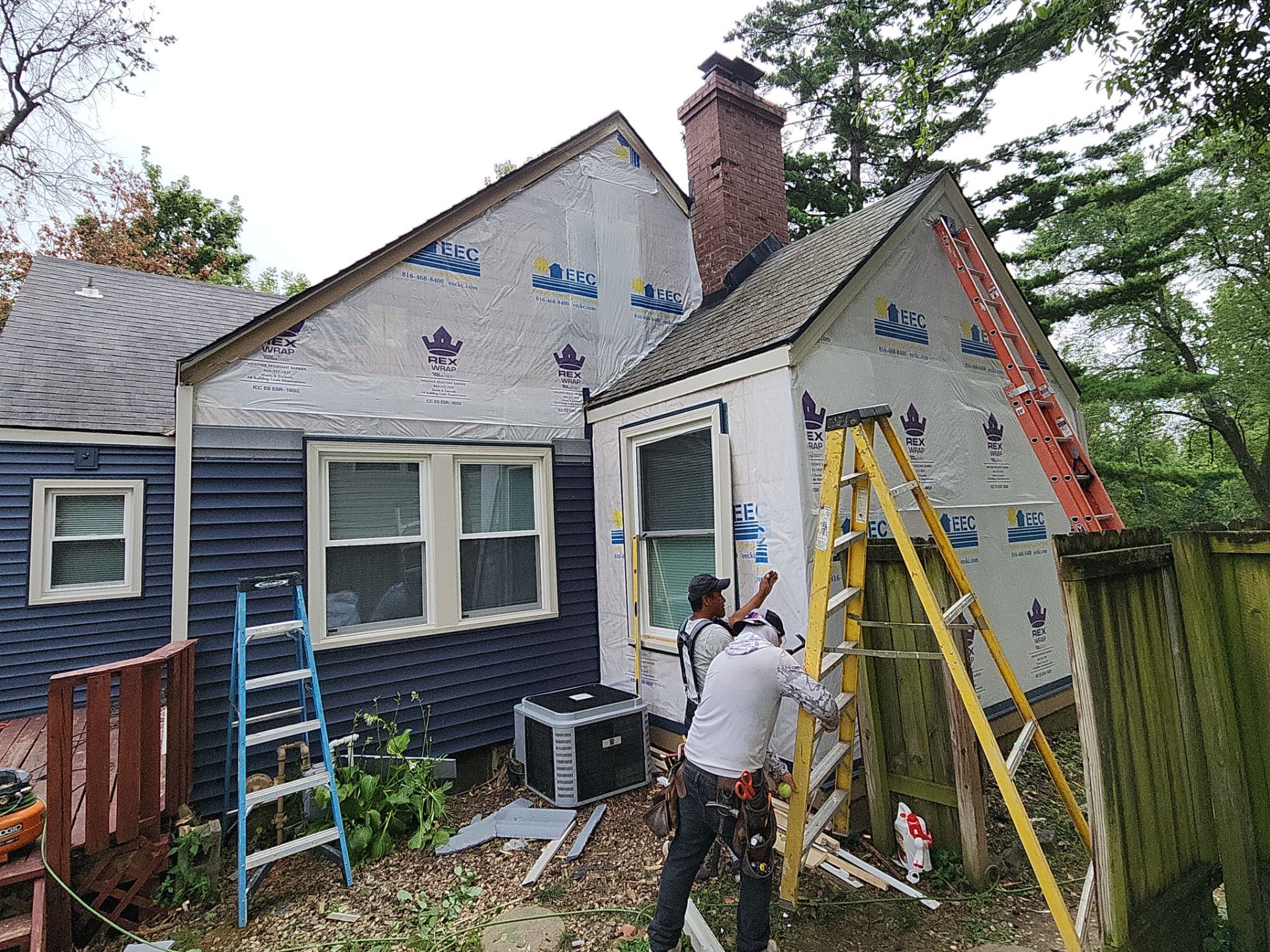 Kansas City Indigo Insulated Craneboard Siding and Window Replacement Project in Kansas City by EEC Windows, Siding & Roofing