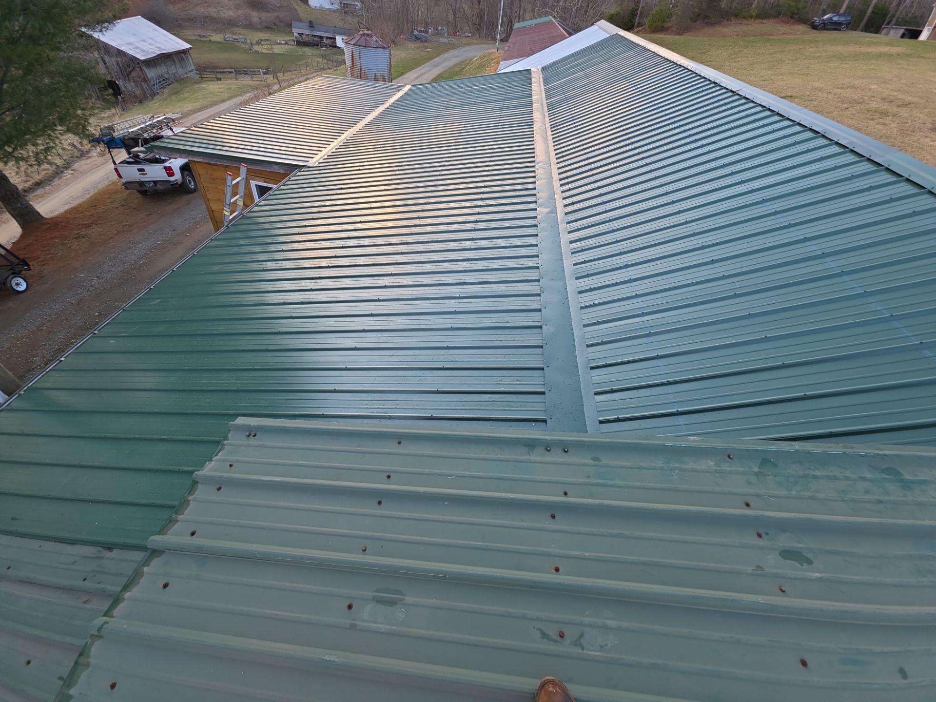 Newberry Barn by Omnia Roofing