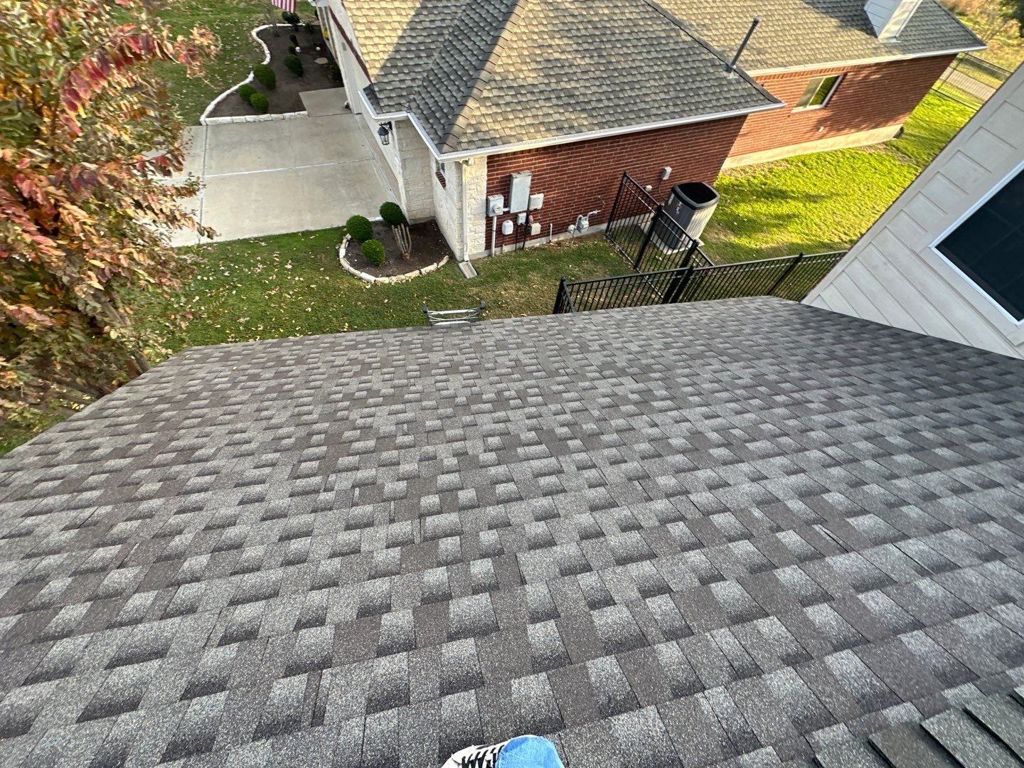 GAF HDZ - Weathered Wood by Elite Roofing LLC