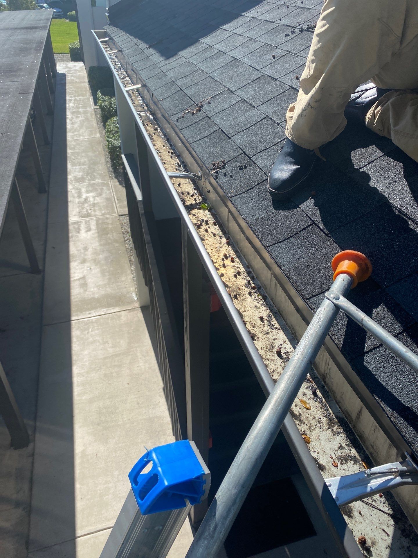 Gutter cleaning all buildings are the same for 6 units in Fort Myers FL by Gutter Professors