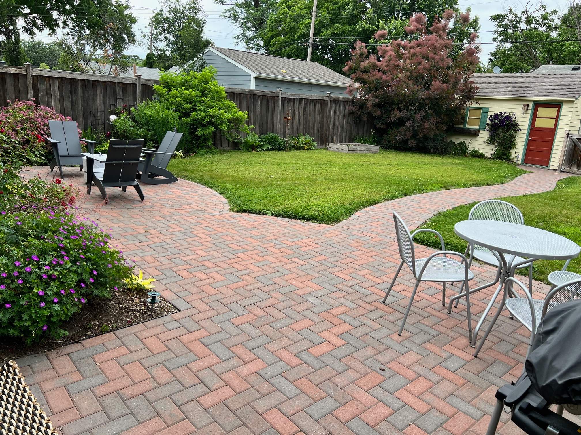 Patio & Walkway by Sota landscaping