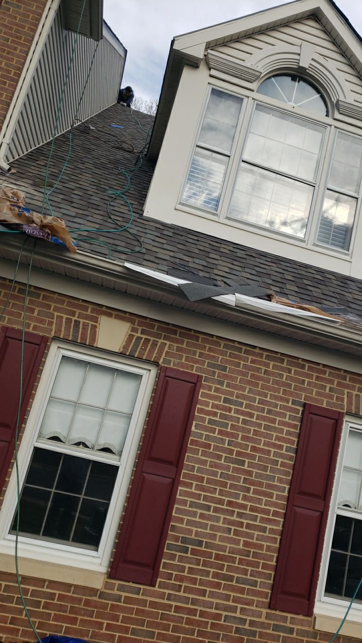 Fairfax Station: CertainTeed Landmark Pro Designer Shingles in Max Def Weathered Wood by RM Banning, Inc.