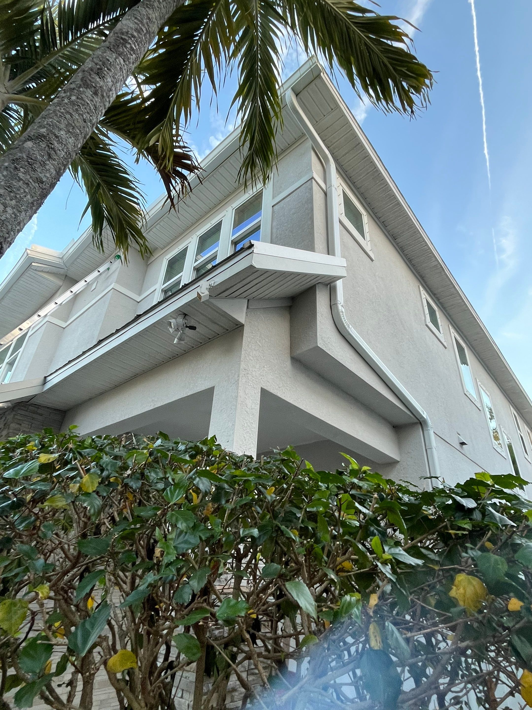 White K Style Seamless Gutters using 6 Inch Seamless Gutters in Sarasota FL by Gutter Professors