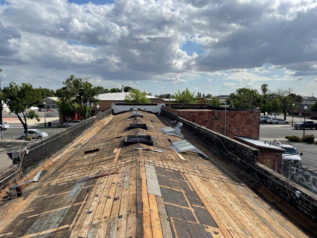 Commercial Roofing Installation using Conklin BenchPly system with PUMA top coat (imbedded fabric system) by Straight Edge Roofing Inc