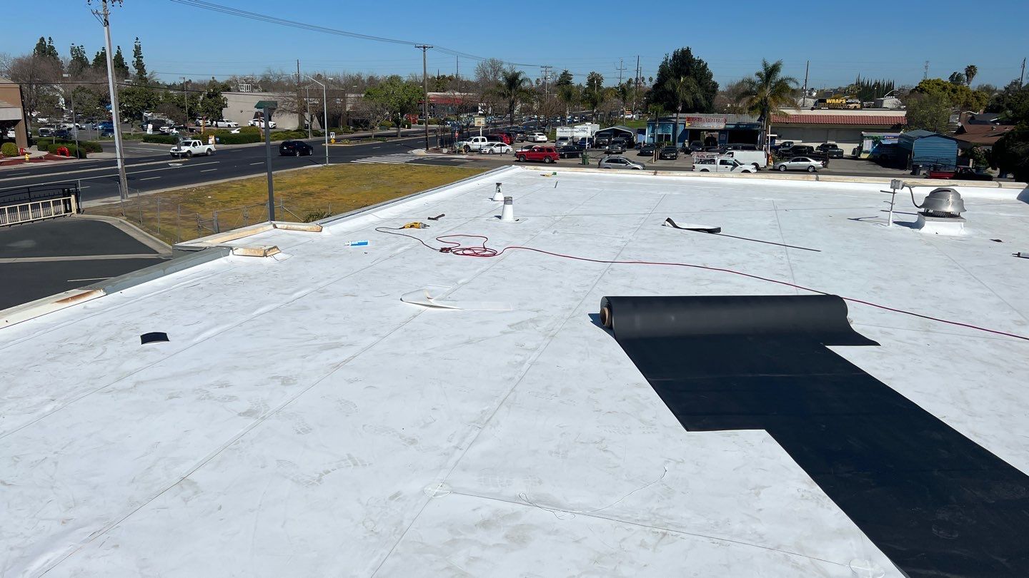 TPO single-ply roofing system using GAF Everguard 60 mil by Straight Edge Roofing Inc