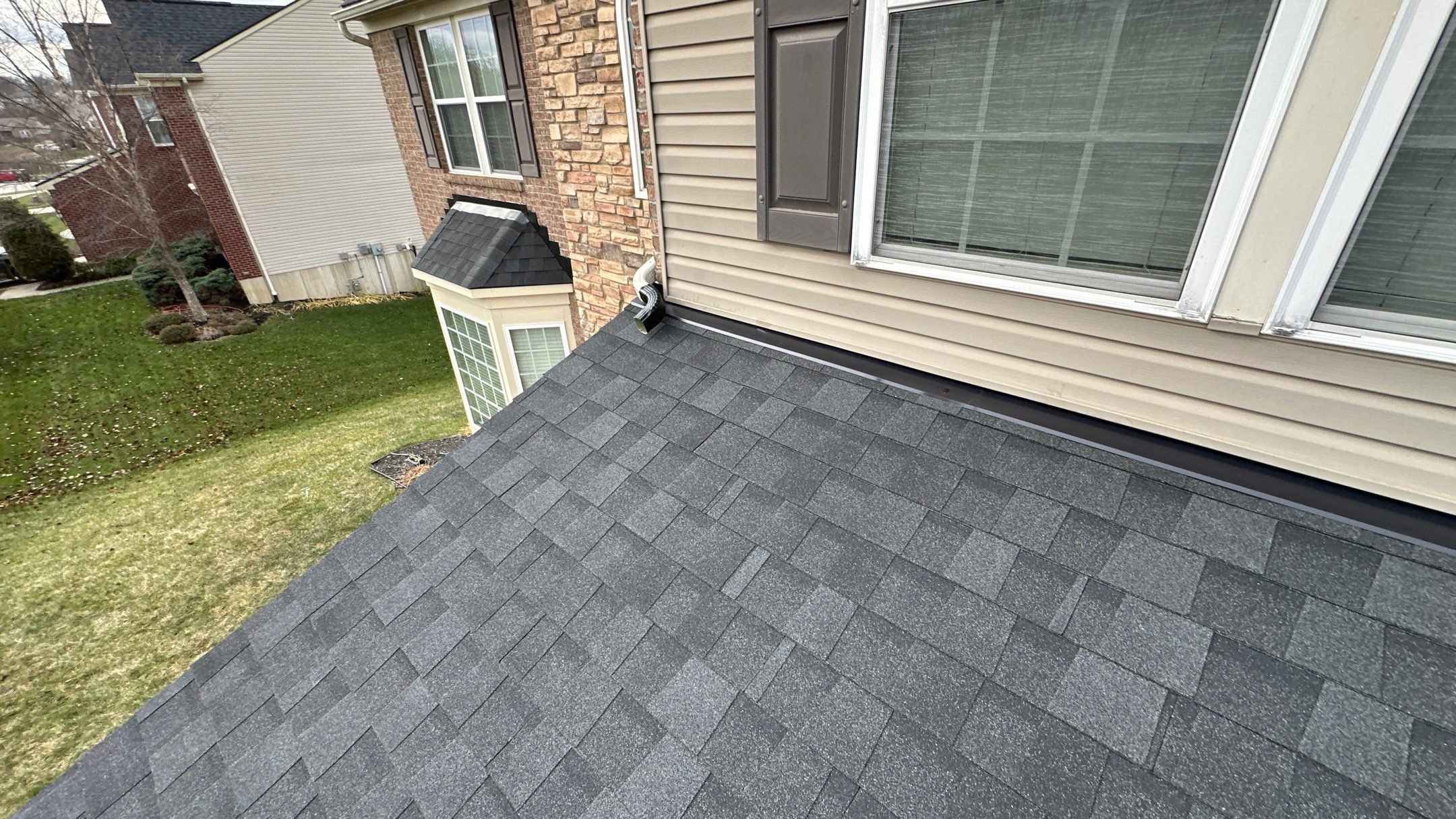 Liberty Township - Pristine Black by Tamlin Roofing