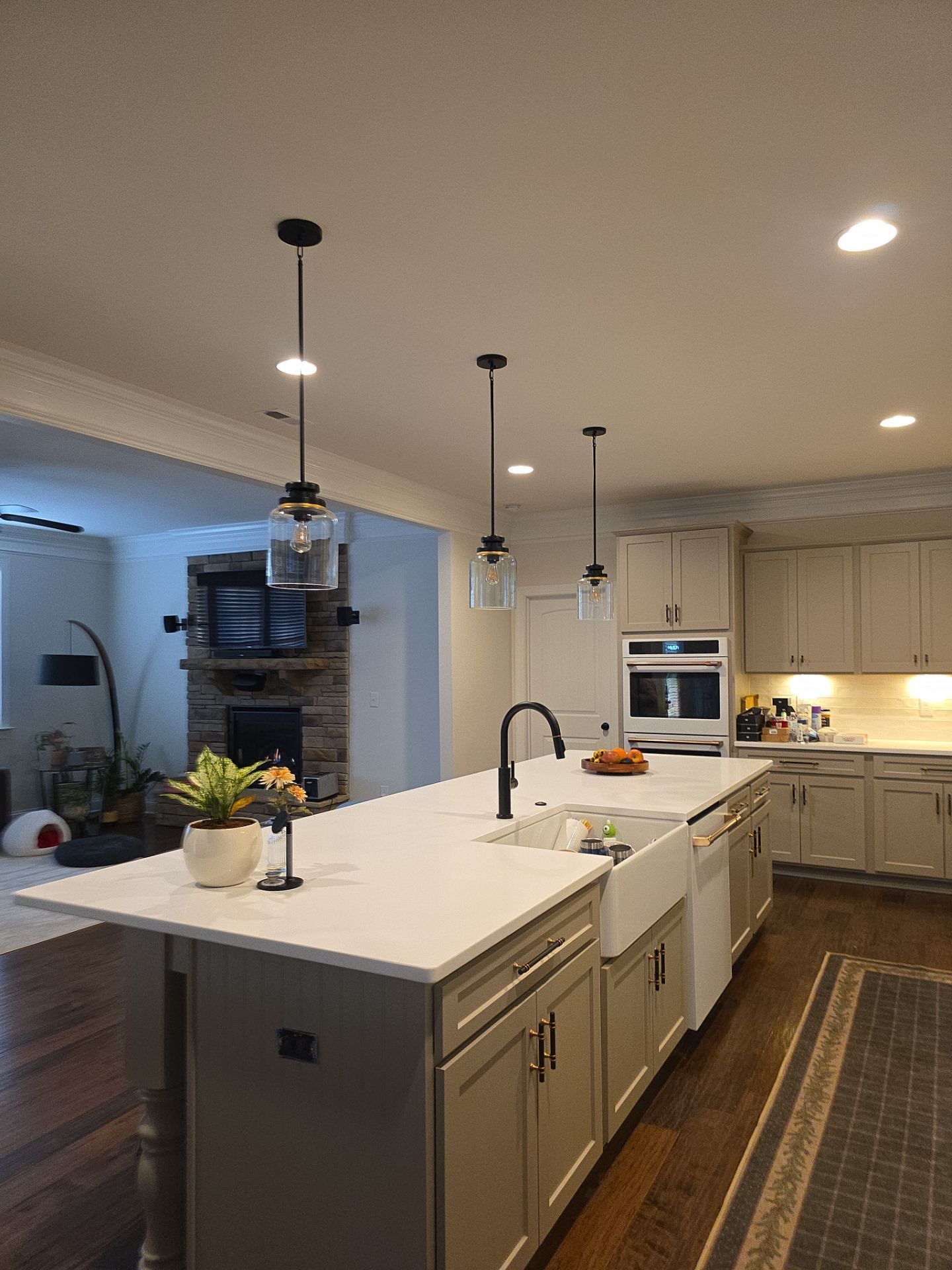 From Dated to Dazzling: A Bright Kitchen Transformation in Holly Springs by Elite Remodeling and Design LLC