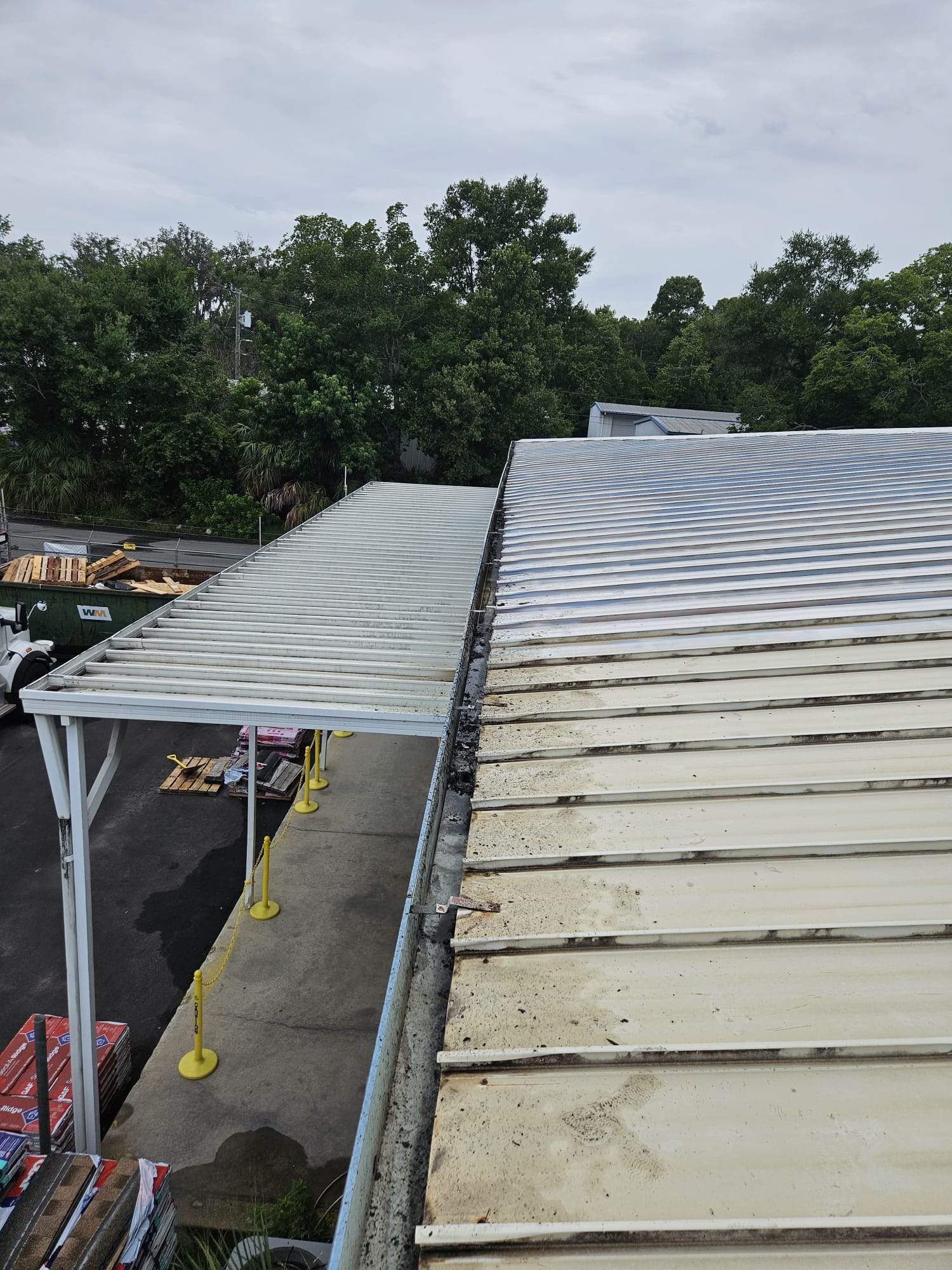 Clean Gutters and Seal Seams in Lakeland FL by Gutter Professors