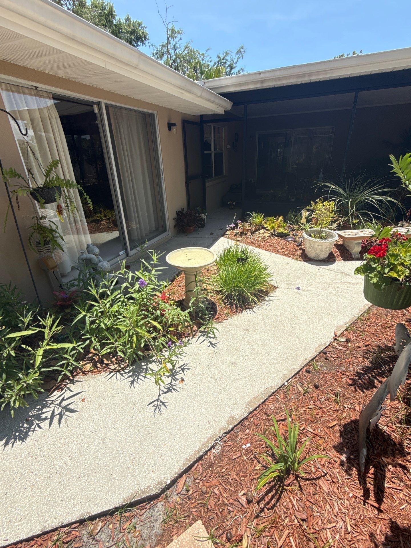 Garage and Screened Lanai Epoxy Floor Coating in Brandon by Performance Floors & Coating