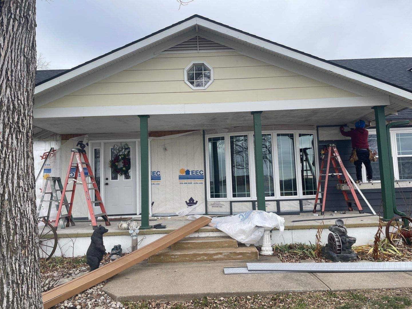 Siding Installation using Craneboard D7 by EEC Windows, Siding & Roofing