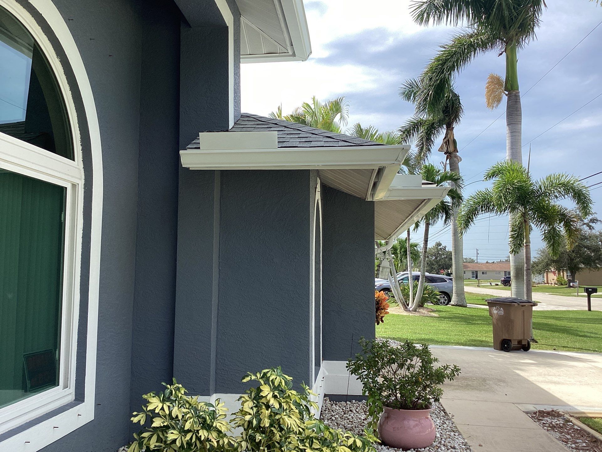 White K Style Seamless Gutters using Aluminum Seamless Gutters in Cape Coral FL by Gutter Professors