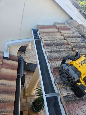 Gutter Cleaning in Sarasota FL