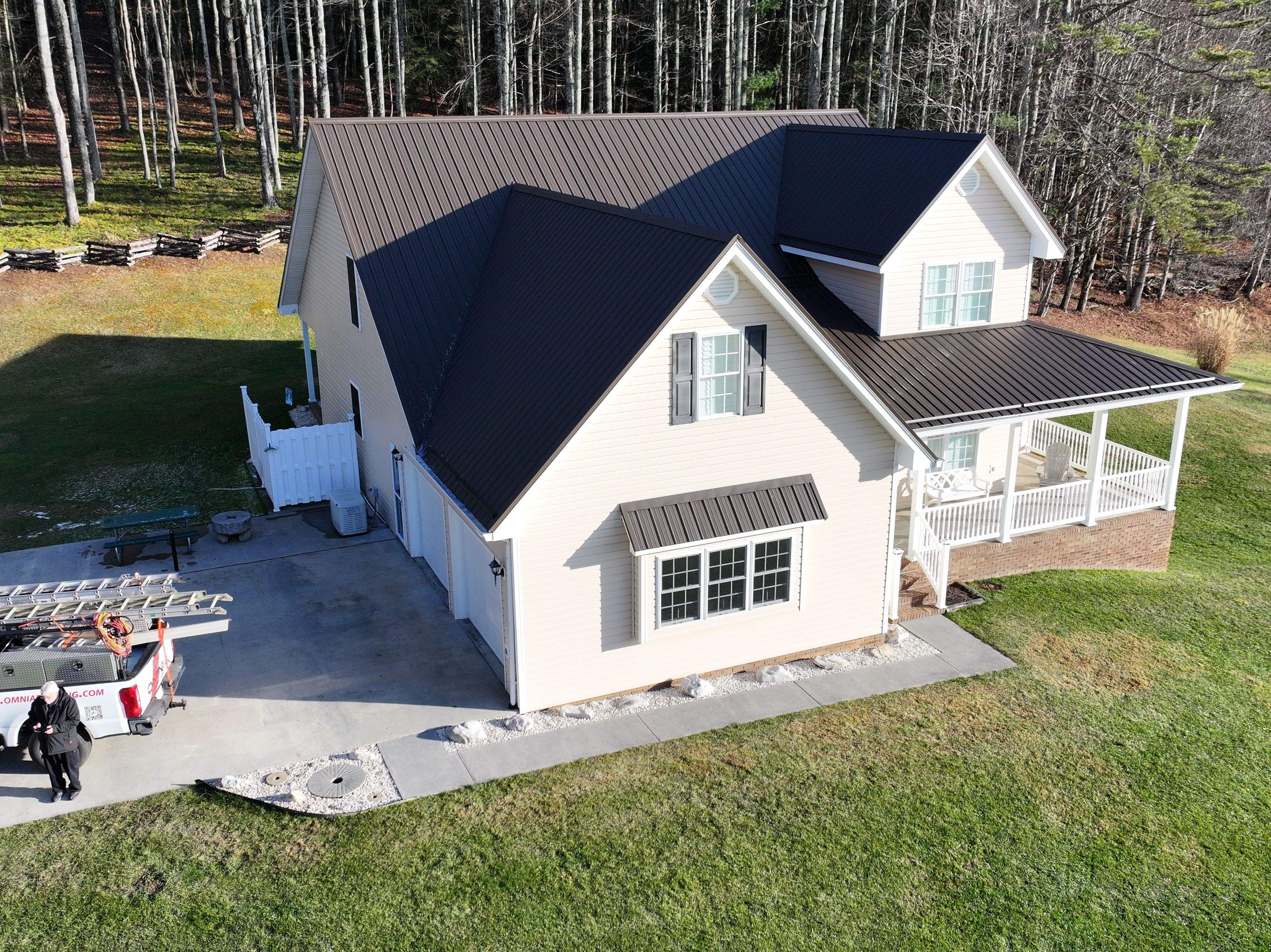 Sludder Residence  by Omnia Roofing