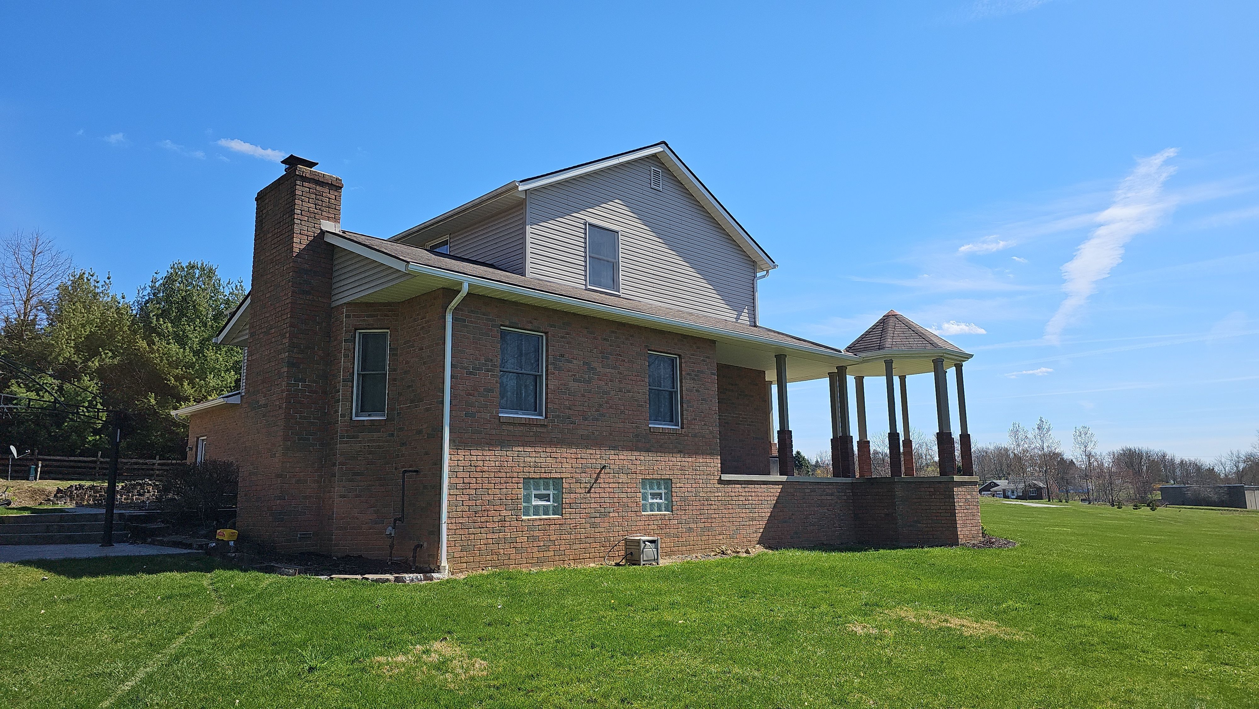 Atlas Pinnacle, Color, Coastal Granite, Drip Edge, Birch White by Eagle Eye Roofing
