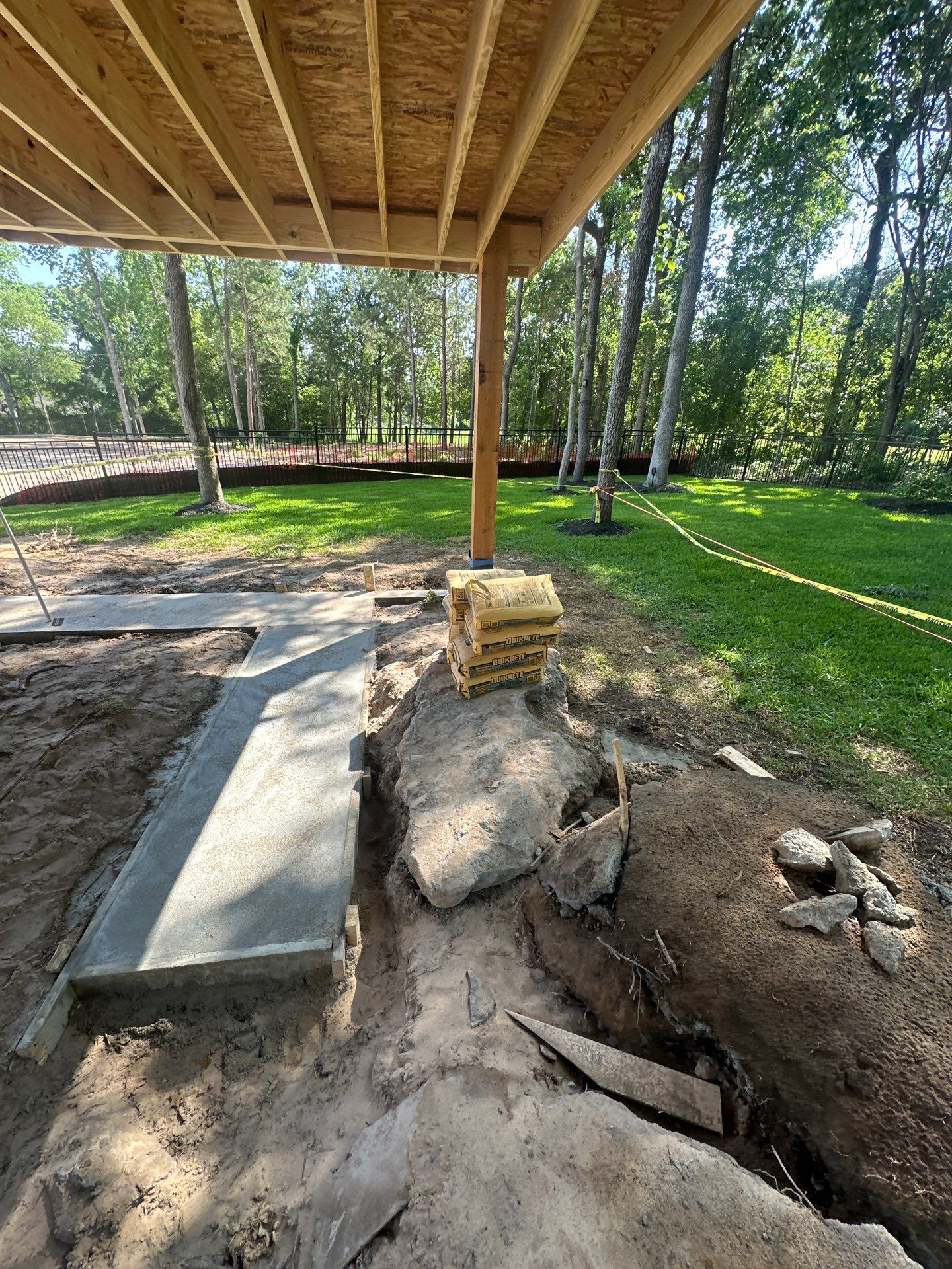 Modern Patio Cover and Kitchen in Montgomery by SophAlx LLC