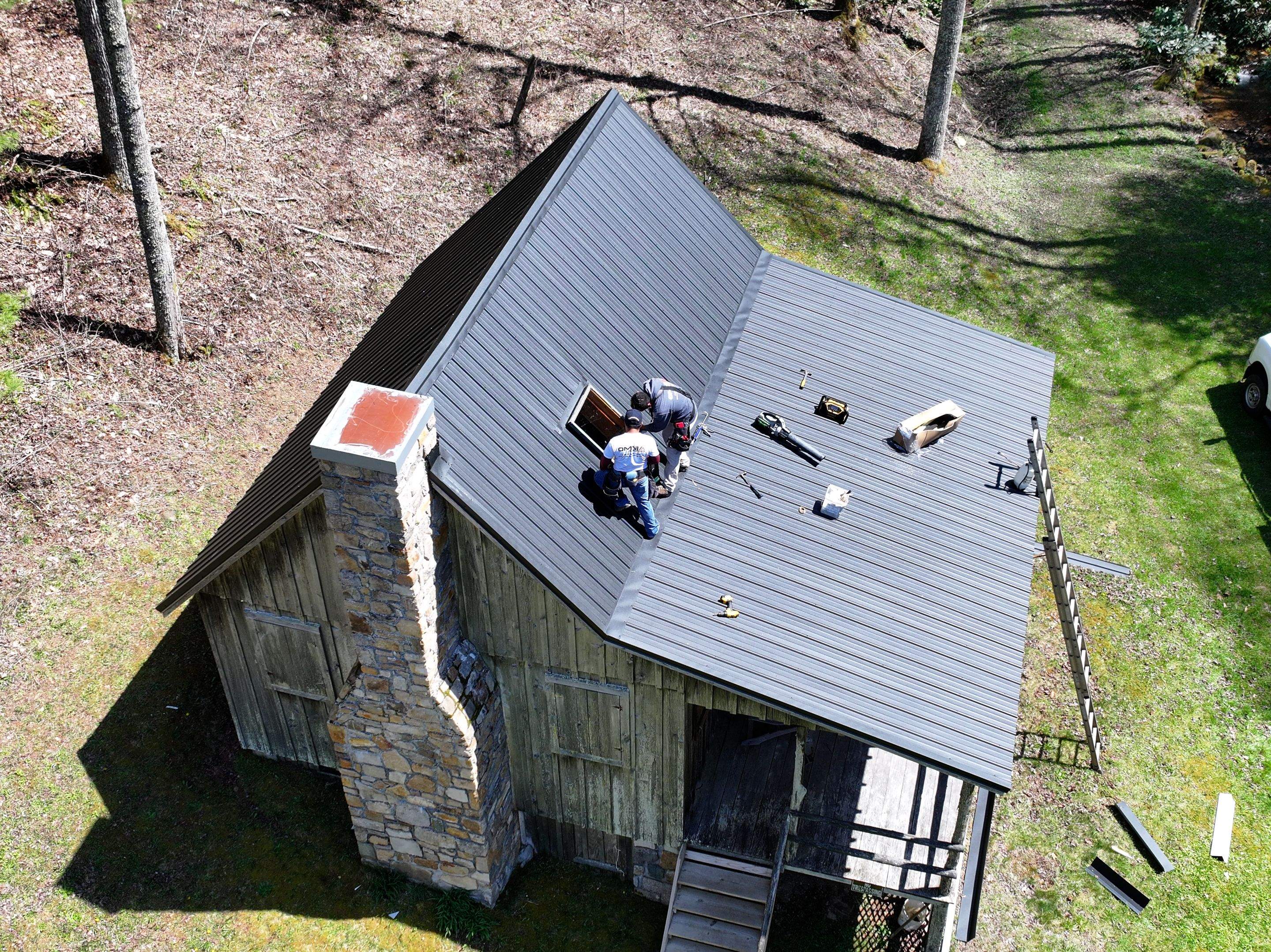 Sluder Cabin by Omnia Roofing