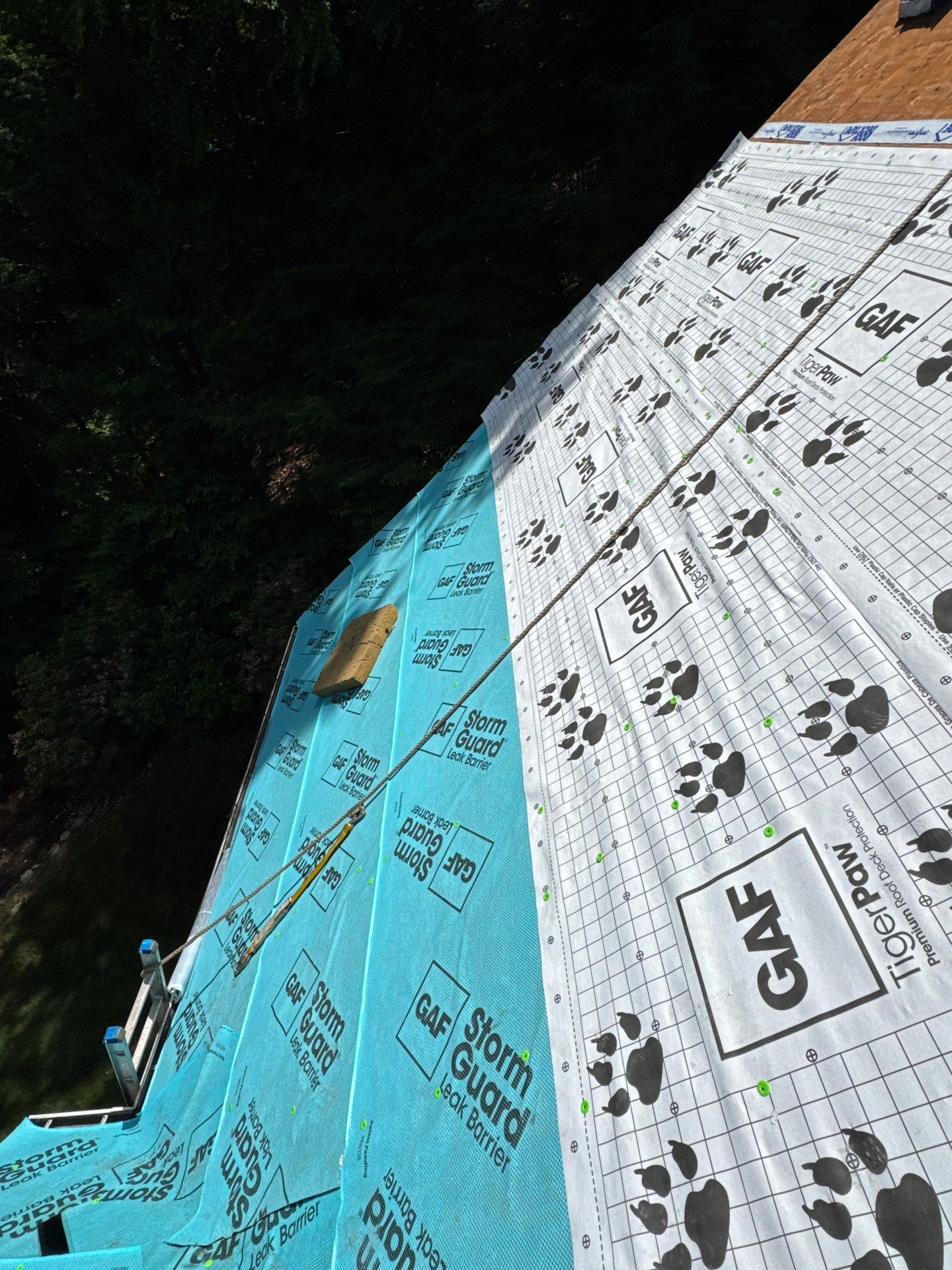 Beautiful new roof in Southbury, CT by DiGiorgi! by DiGiorgi Roofing and Siding Inc