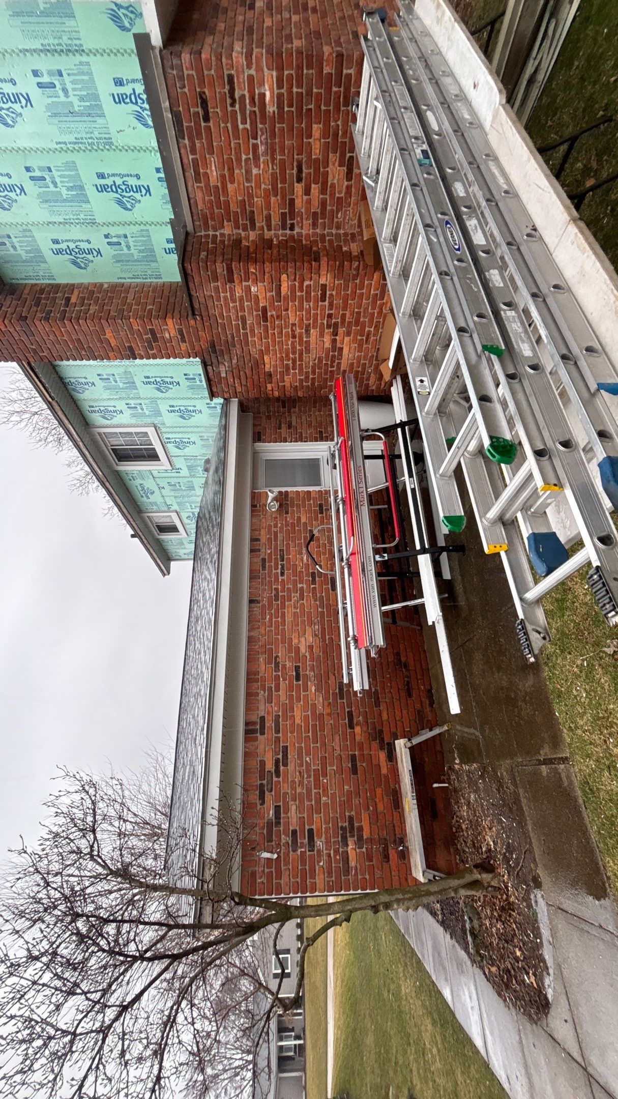 Siding Replacement using Alside Charcoal Smoke and Roof Replacement using Owens Corning Peppercorn by 180 Contractors