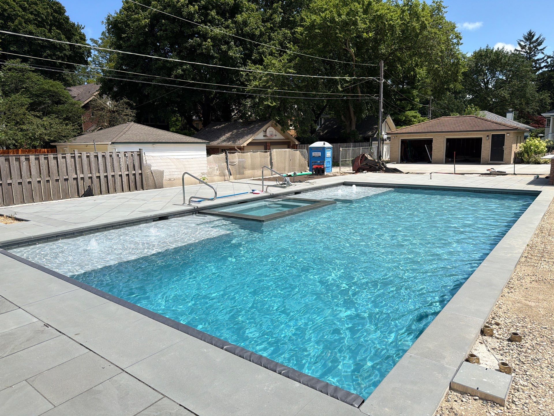 Platino Pool with Center Spa by North Shore Pool & Spa