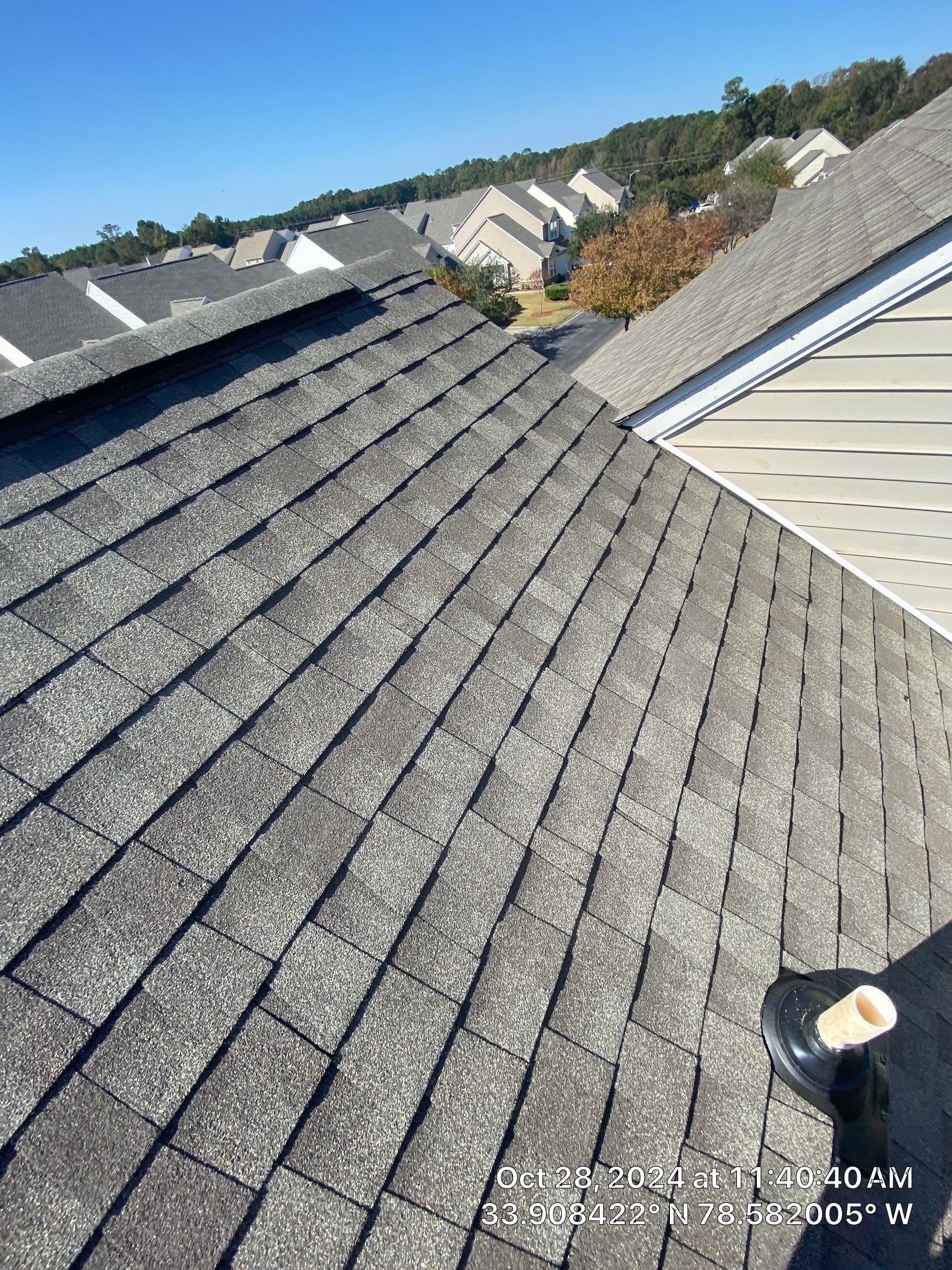 GAF HDZ - Weathered Wood by Linta Roofing Inc