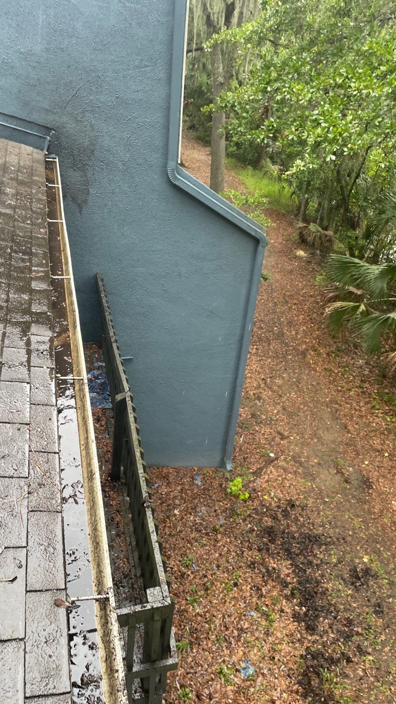 Commercial gutter cleaning Jacksonville, FL after photo with clean gutters