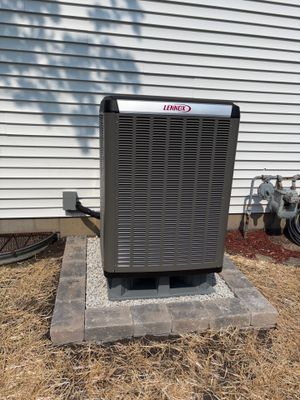 High-efficiency Lennox SLP99V furnace and SL22XCV heat pump installation in Algonquin