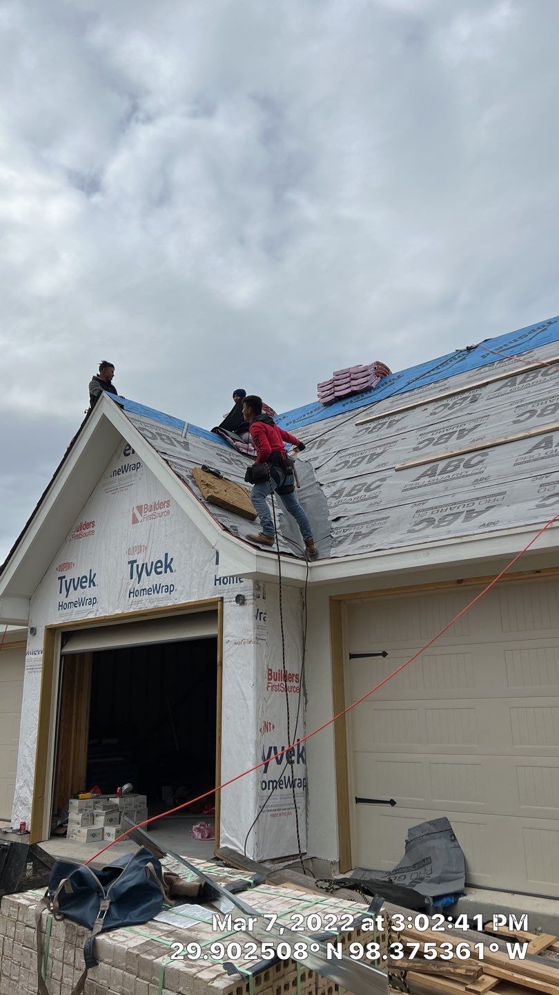 New Home Construction using Owens Corning 30 year Architectural Shingles by Premier Roofing and Contracting