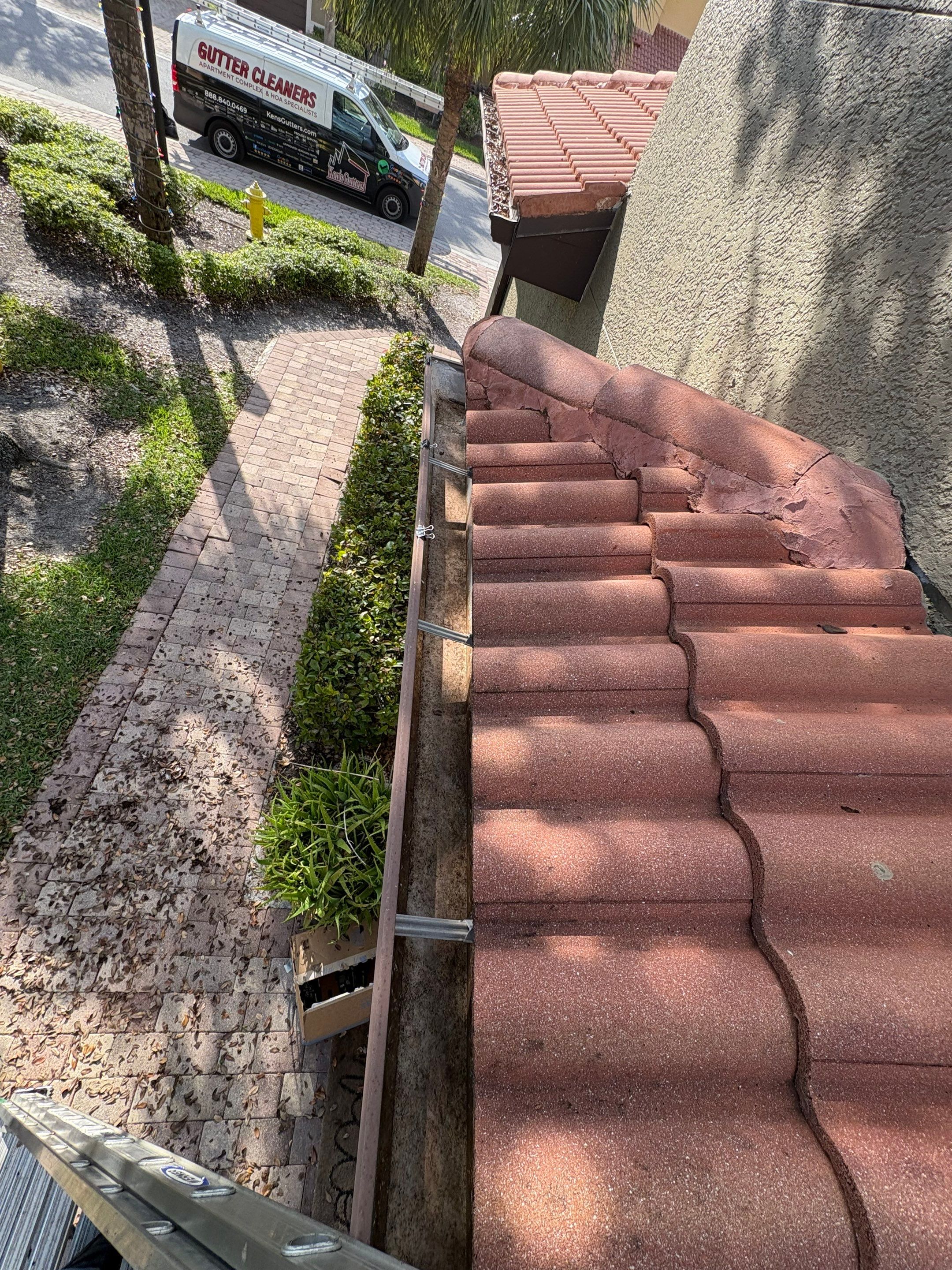 Naples gutter cleaning job, job done at residential location