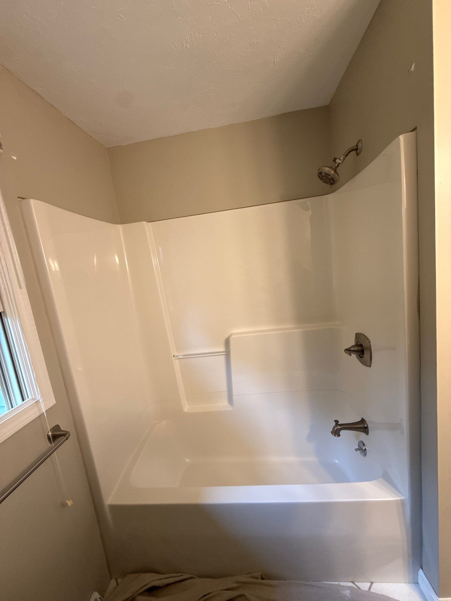 Jacuzzi Bath and Walk-In Shower Installation in Grawn by Rainbow Seamless Systems