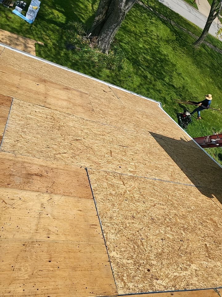 ATLAS PINNACLE COLOR: SUMMER STORM DRIP EDGE: WHITE by Eagle Eye Roofing