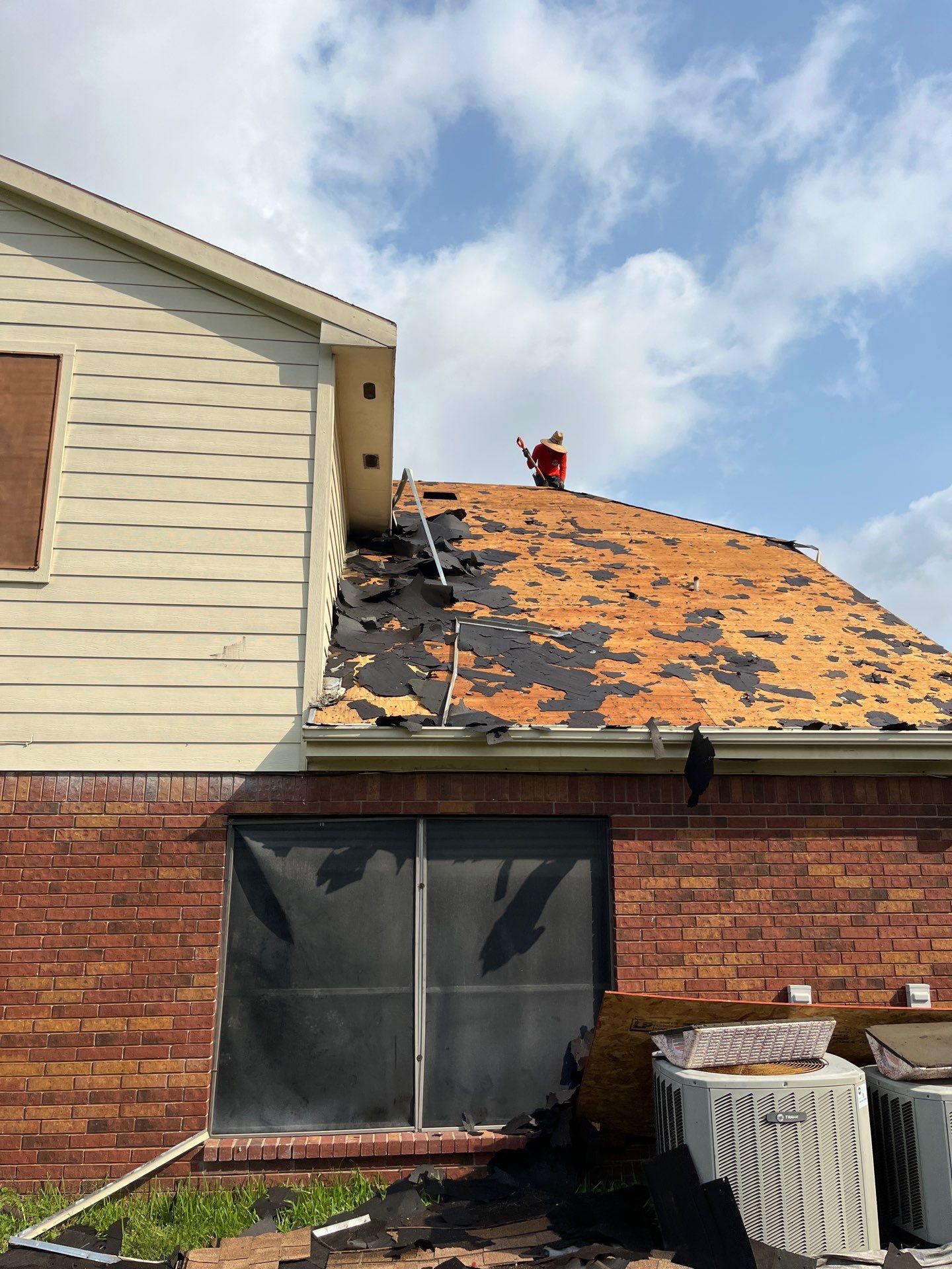 Residential Roofing Installation using Owen's Corning Duration (Lifetime) Shingles by Roof Repair Company