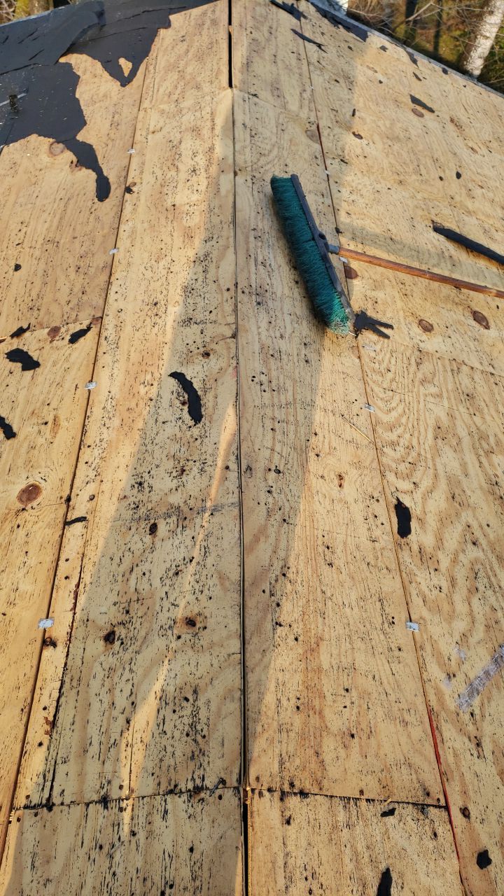 Manassas: CertainTeed Landmark Designer Shingles in Charcoal Black by RM Banning, Inc.