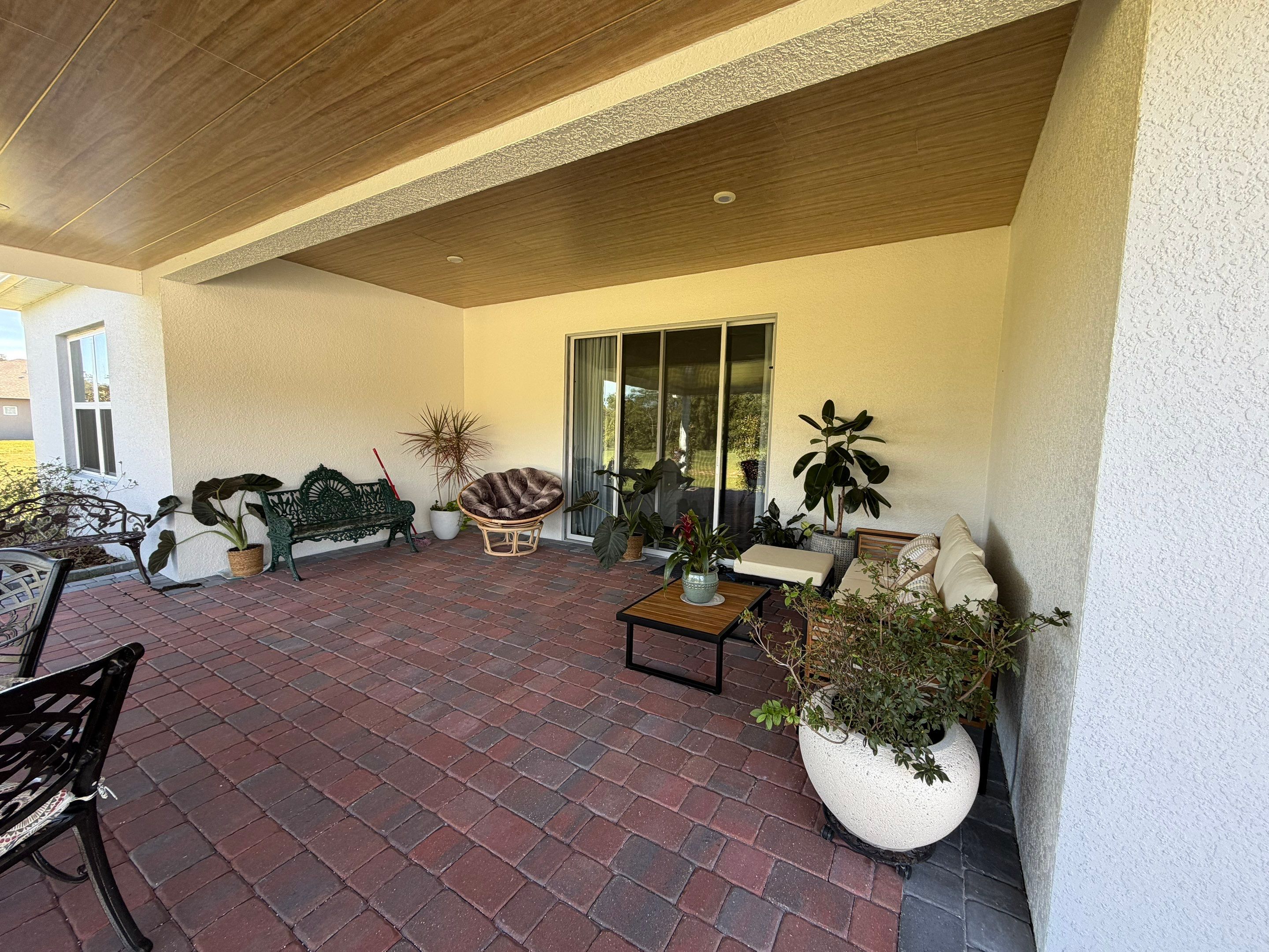 The Warmth of Wood, The Strength of Aluminum: Apopka Custom Patio by Orlando pergolas 