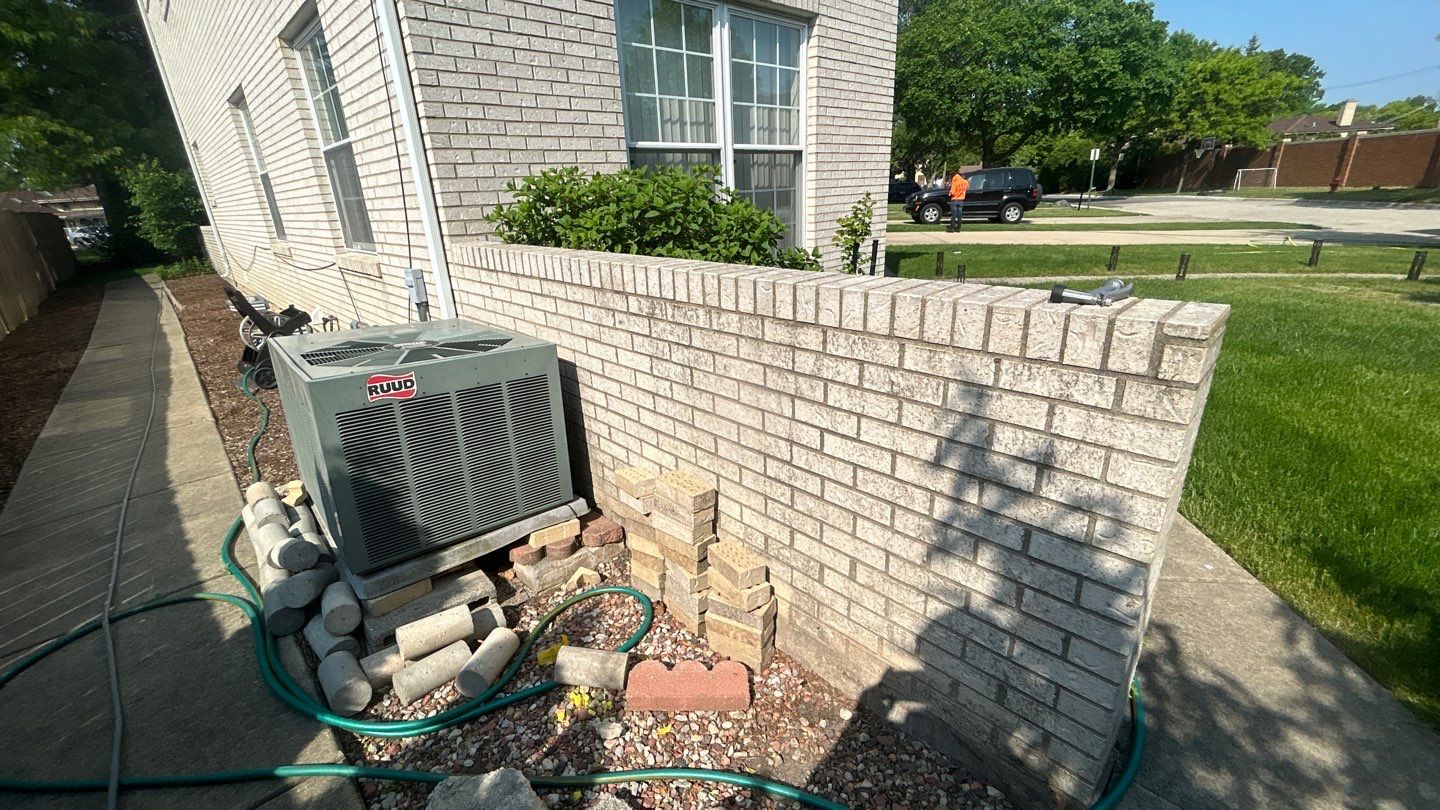 Lincolnwood, IL house washing, and patios by Northern Power Washing LLC.