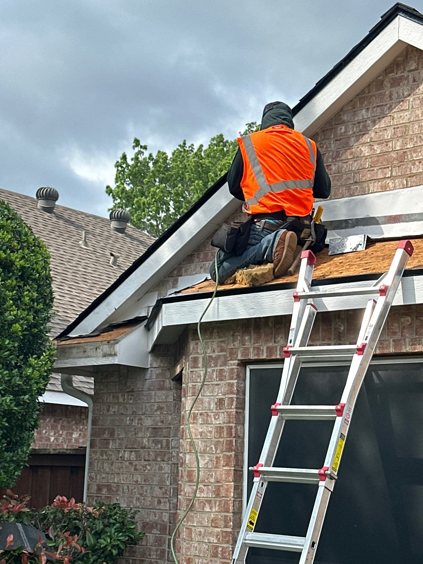 LEWISVILLE ROOF MAKEOVER by Stand Up Roofing & Construction