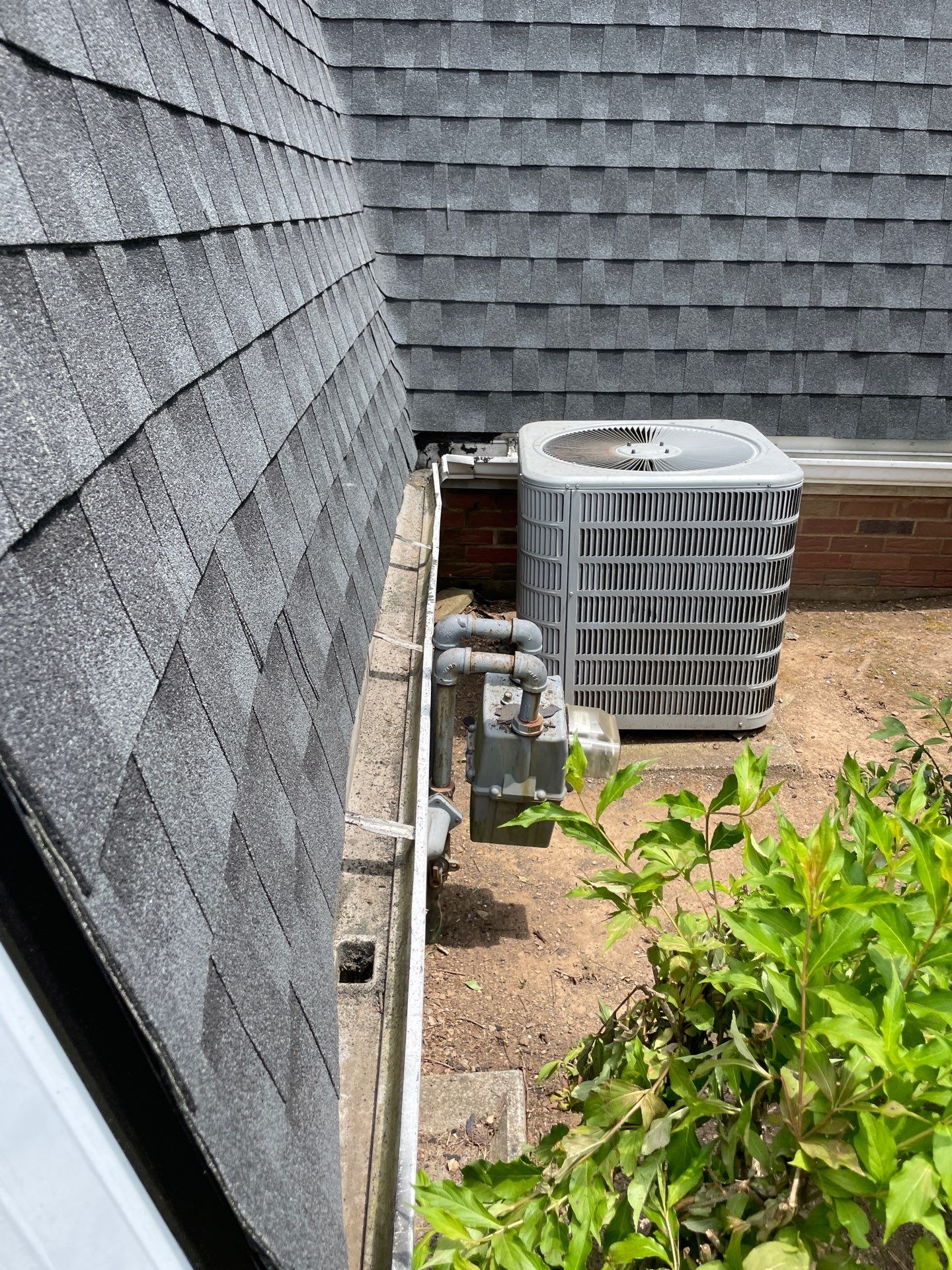 Residential Roofing Installation using GAF Timberline HDZ Charcoal by Rainstoppers Roofing