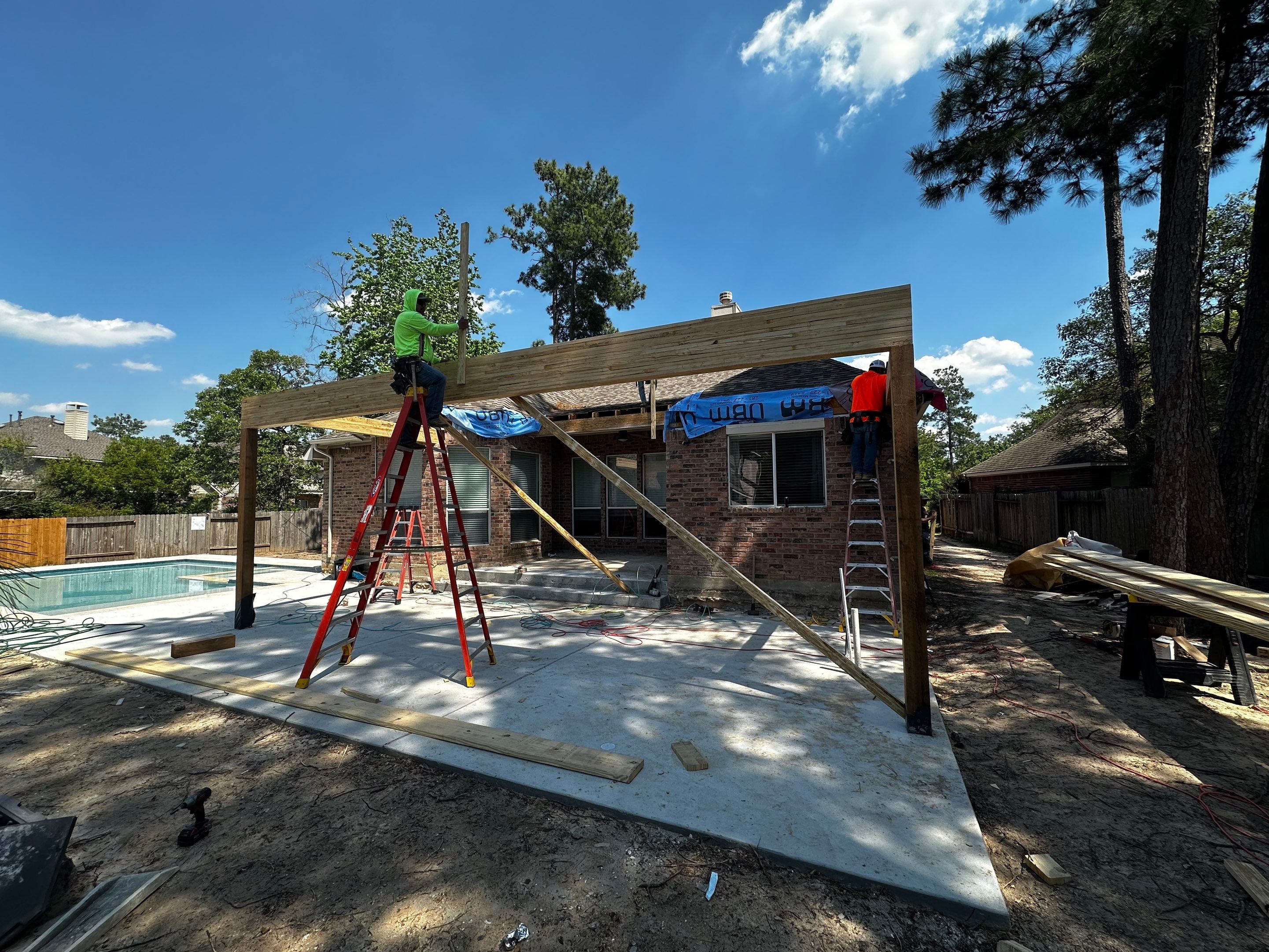 Pool, Patio Cover and Summer Kitchen in Sterling Ridge by SophAlx LLC