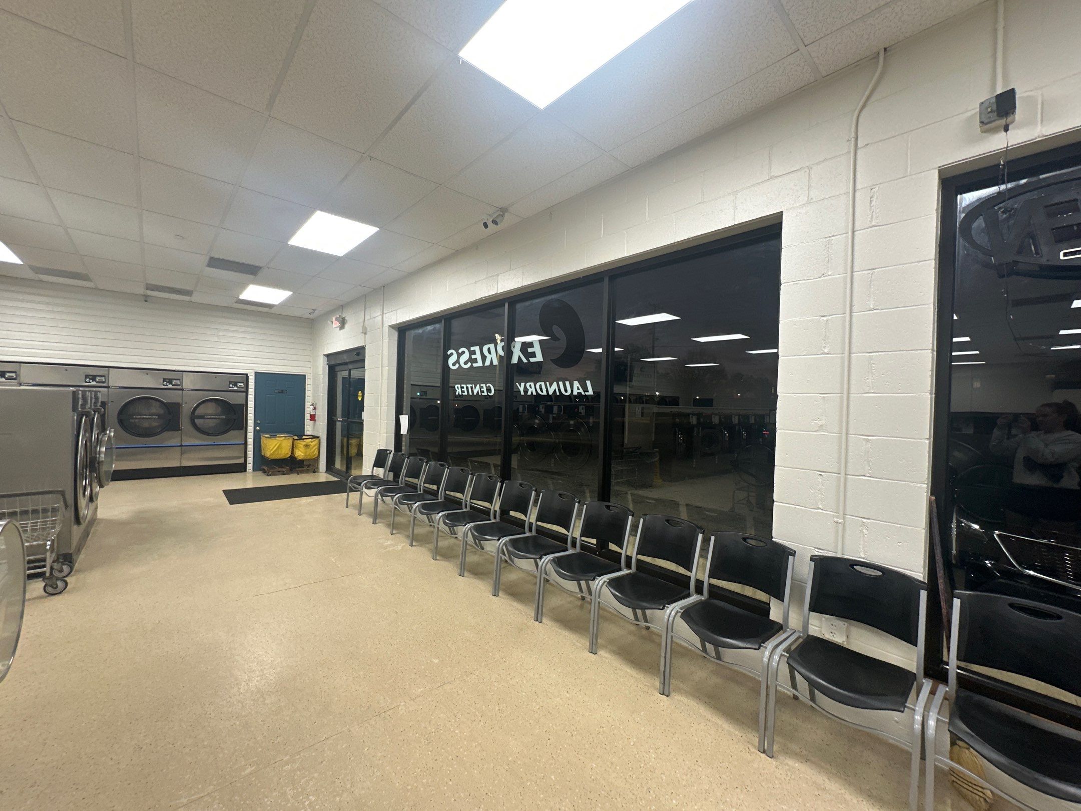 Laundry Mat In Greenville by Painter1